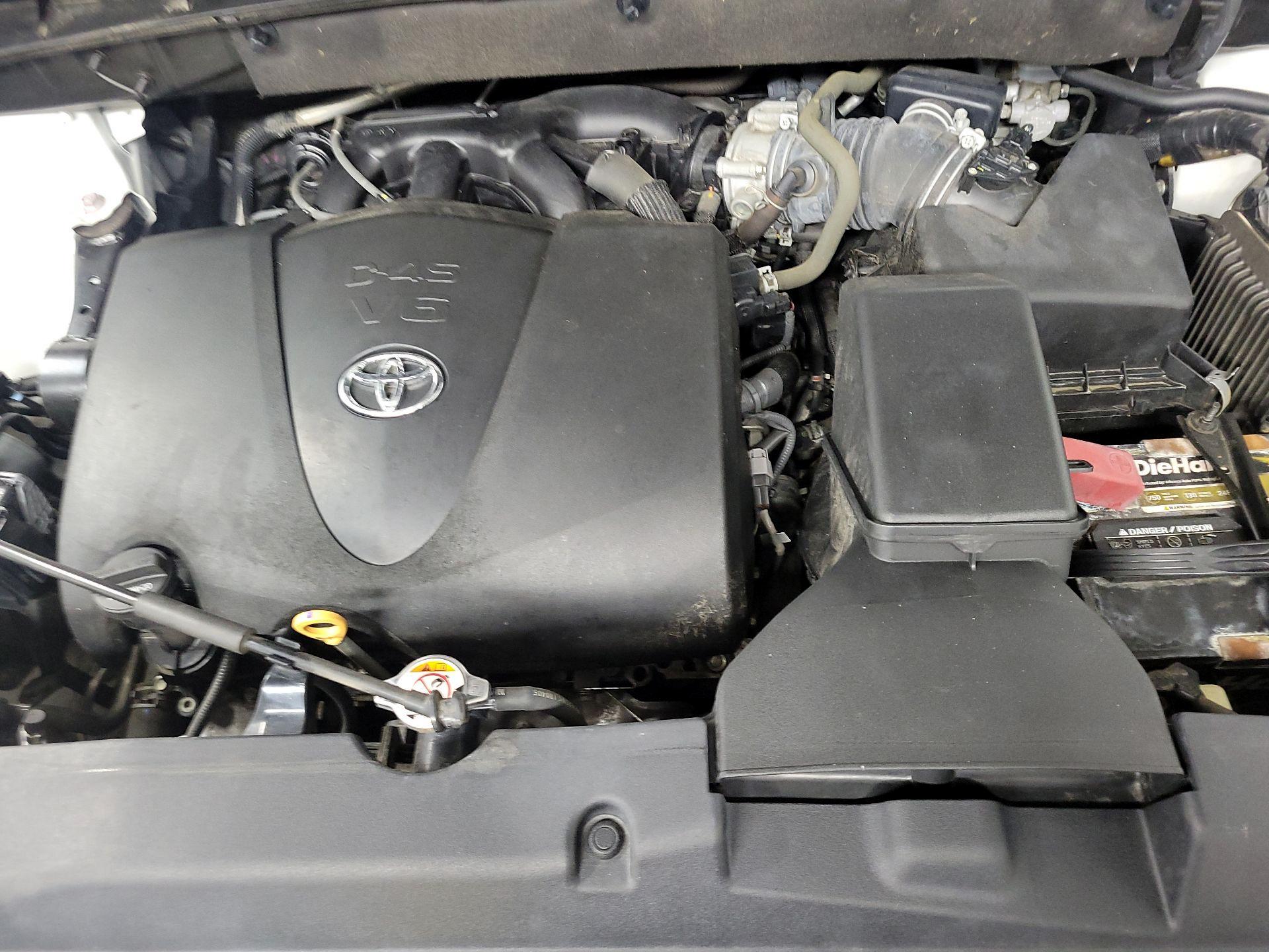 Thumbnail: 2019 Toyota Highlander - 19