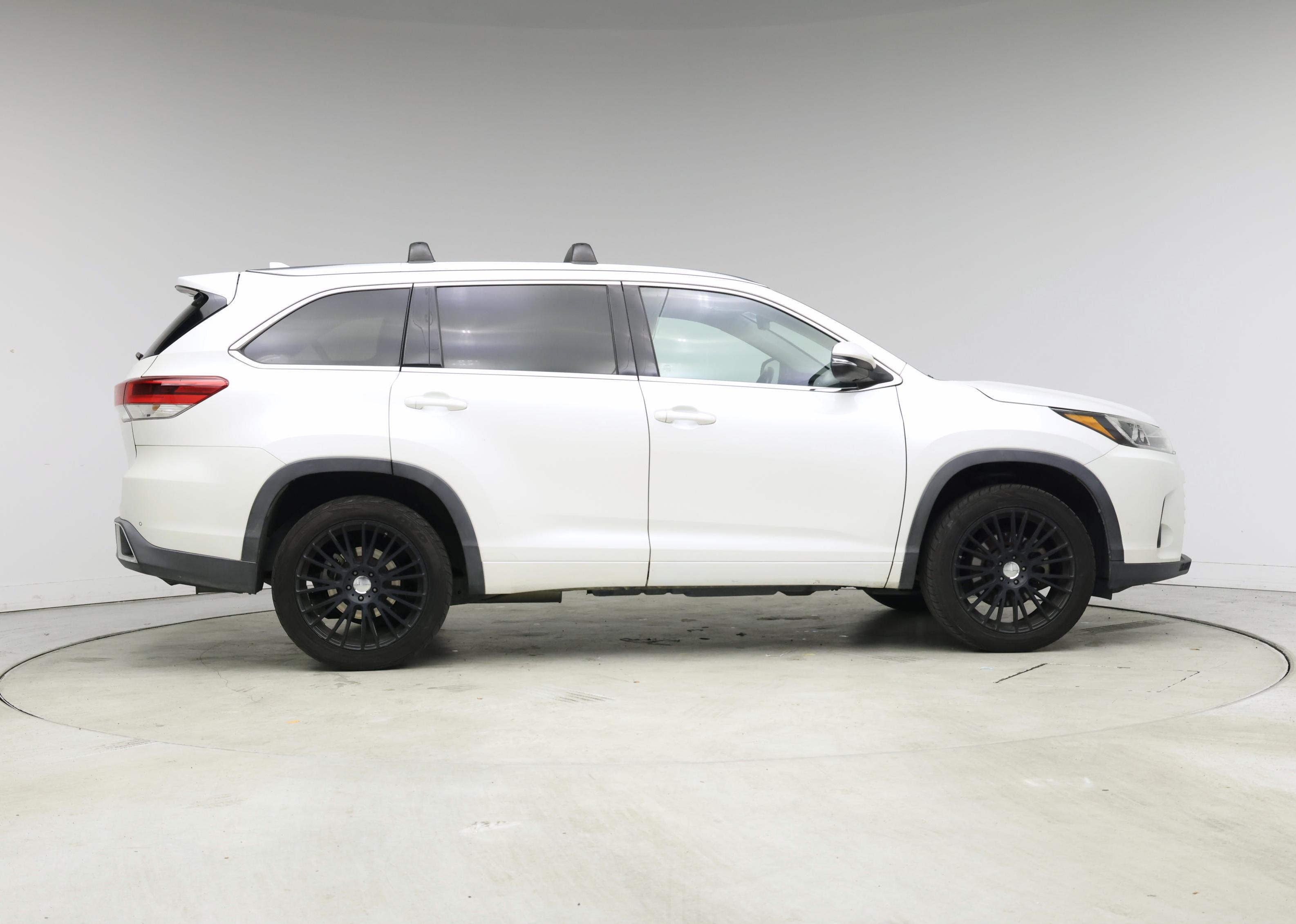 Thumbnail: 2019 Toyota Highlander - 7