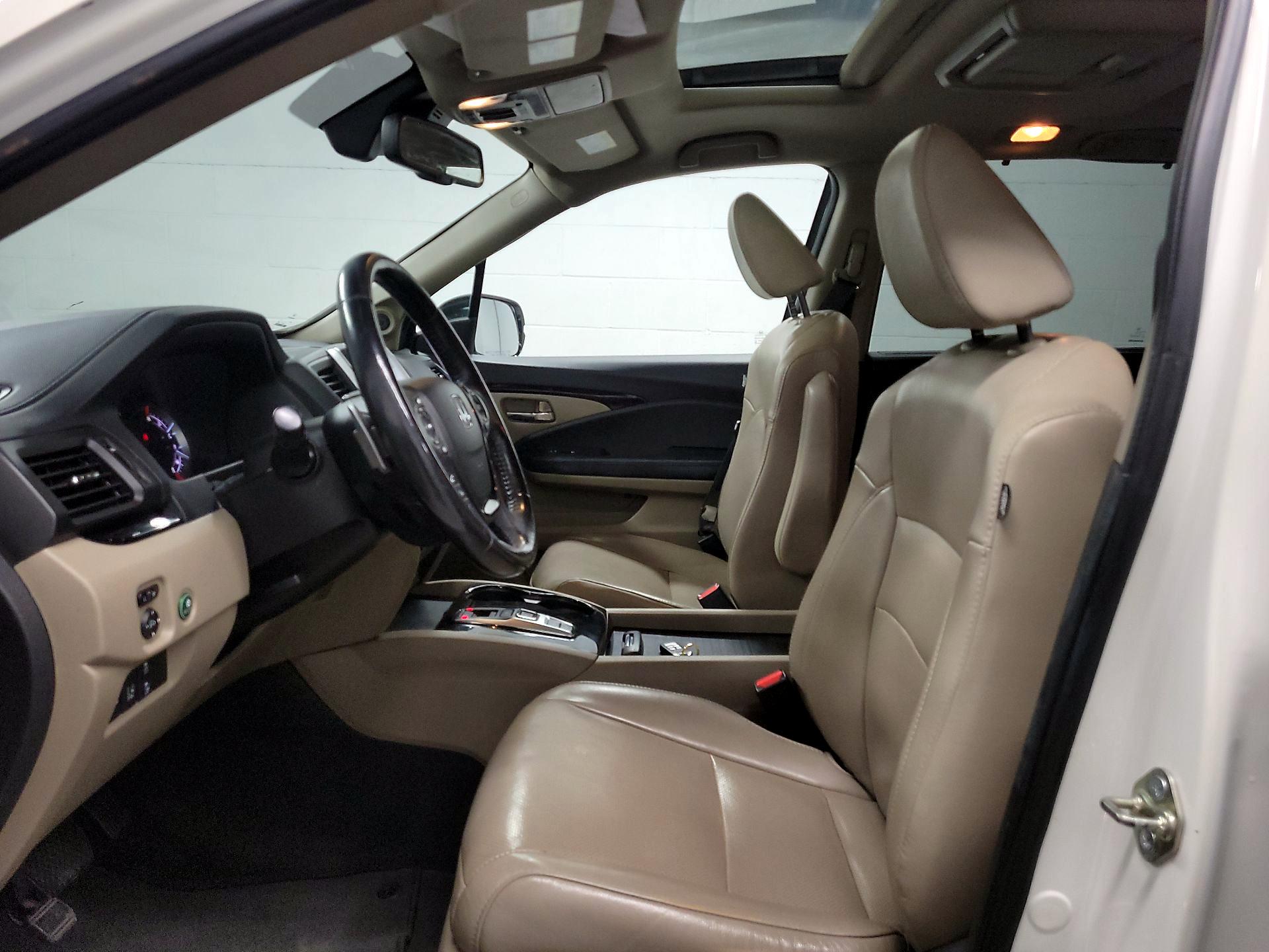 Thumbnail: 2016 Honda Pilot - 11