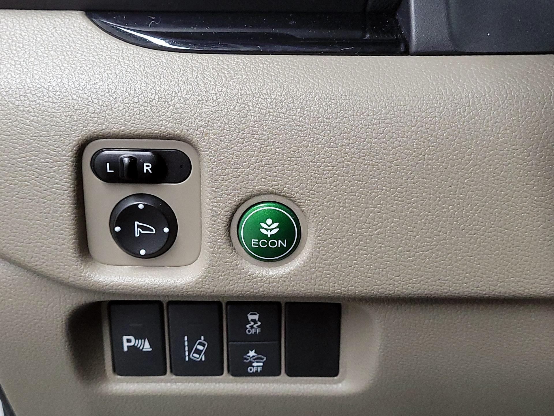 Thumbnail: 2016 Honda Pilot - 13