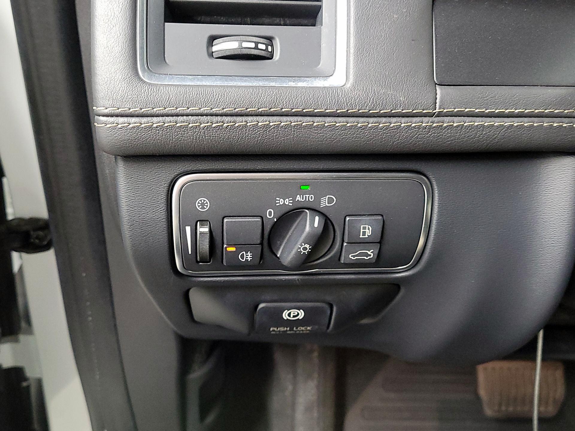 Thumbnail: 2015 Volvo XC60 - 13