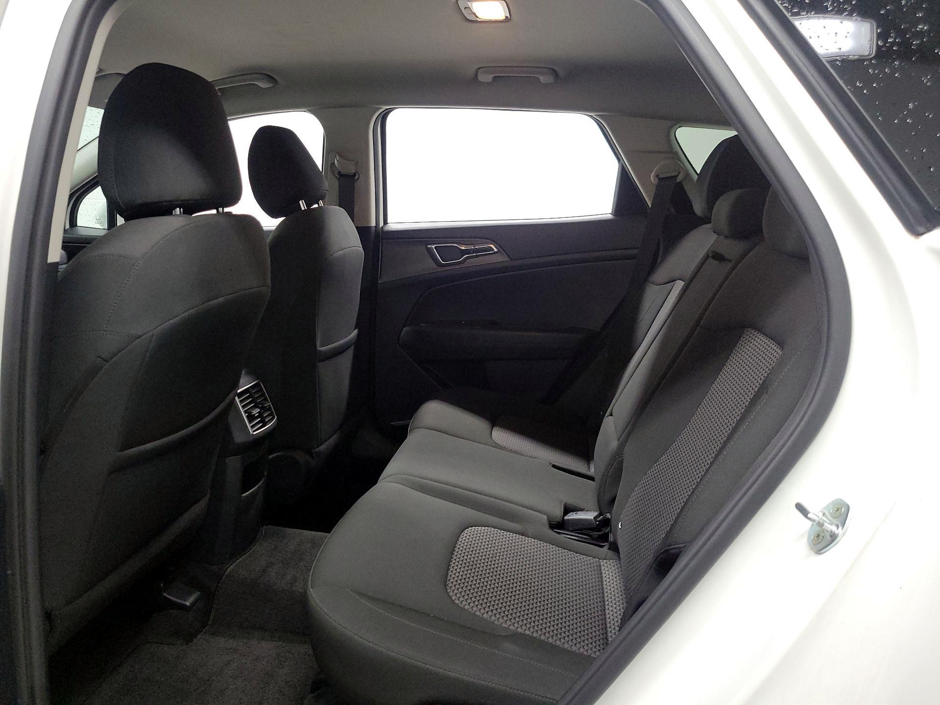 Thumbnail: 2023 Kia Sportage - 17