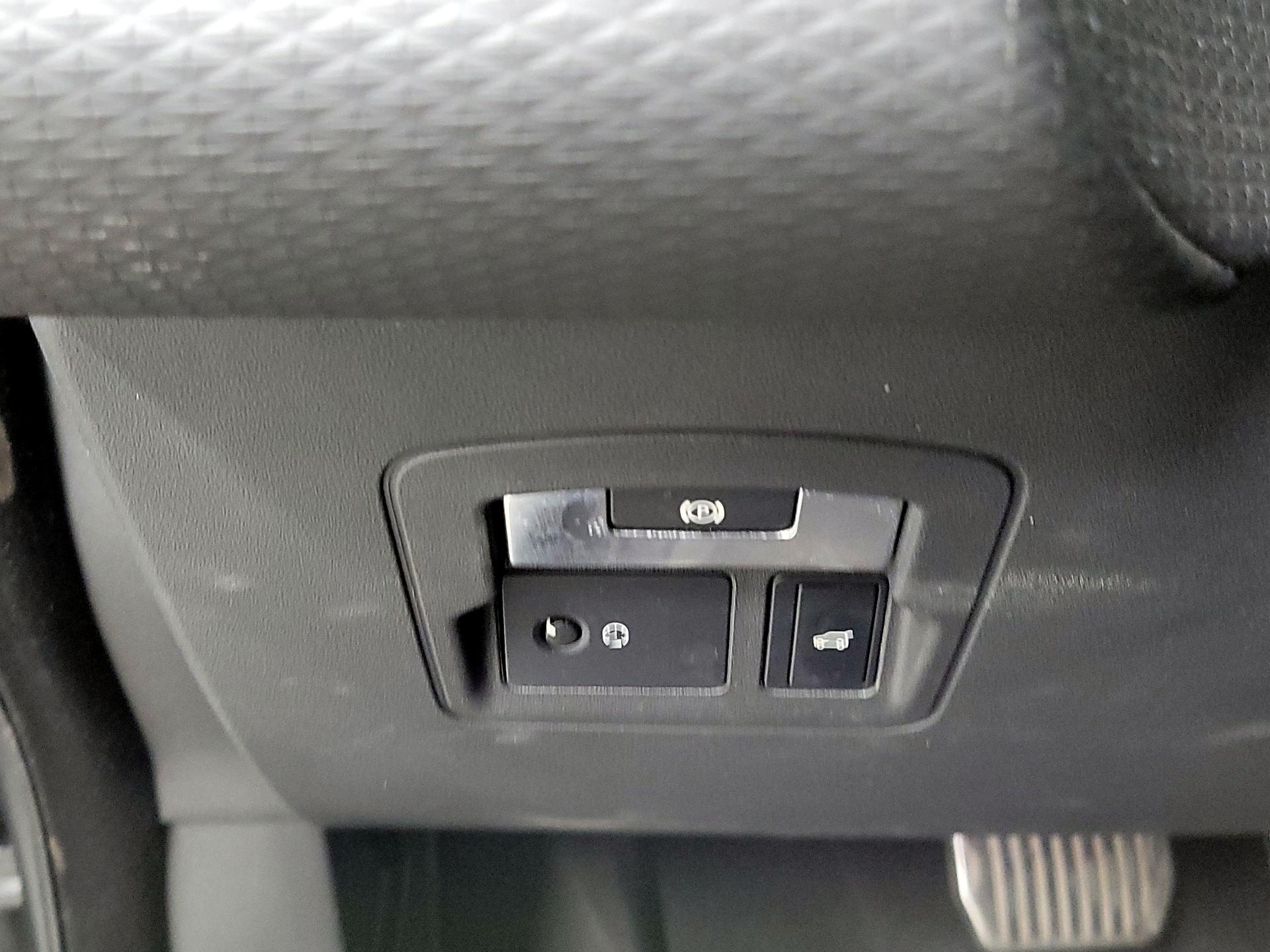 Thumbnail: 2018 Land Rover Range Rover Velar - 13