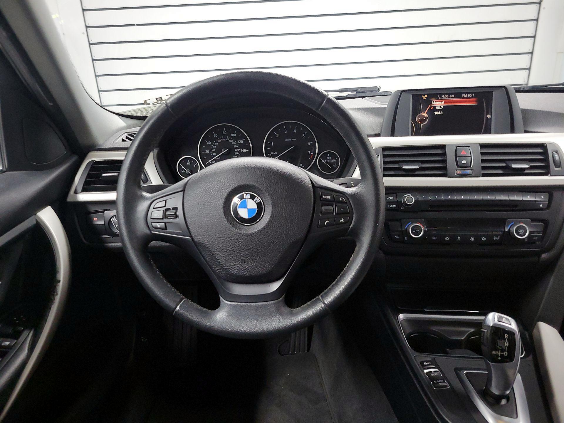 Thumbnail: 2015 BMW 3 Series - 10