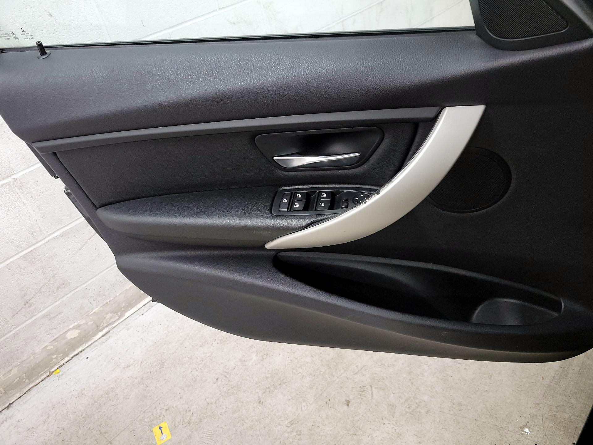 Thumbnail: 2015 BMW 3 Series - 12