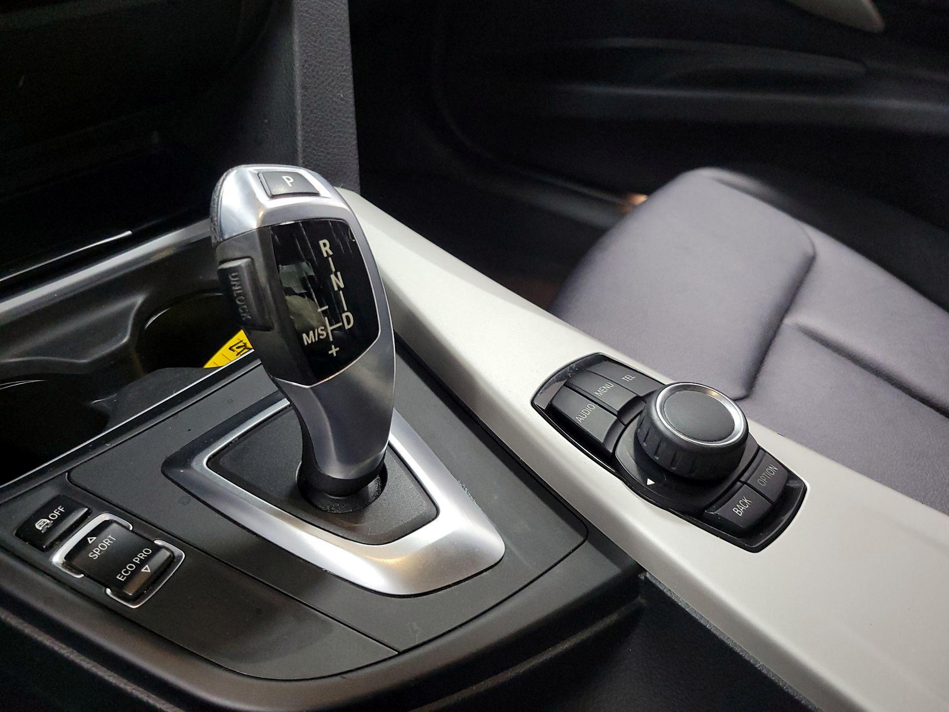 Thumbnail: 2015 BMW 3 Series - 16