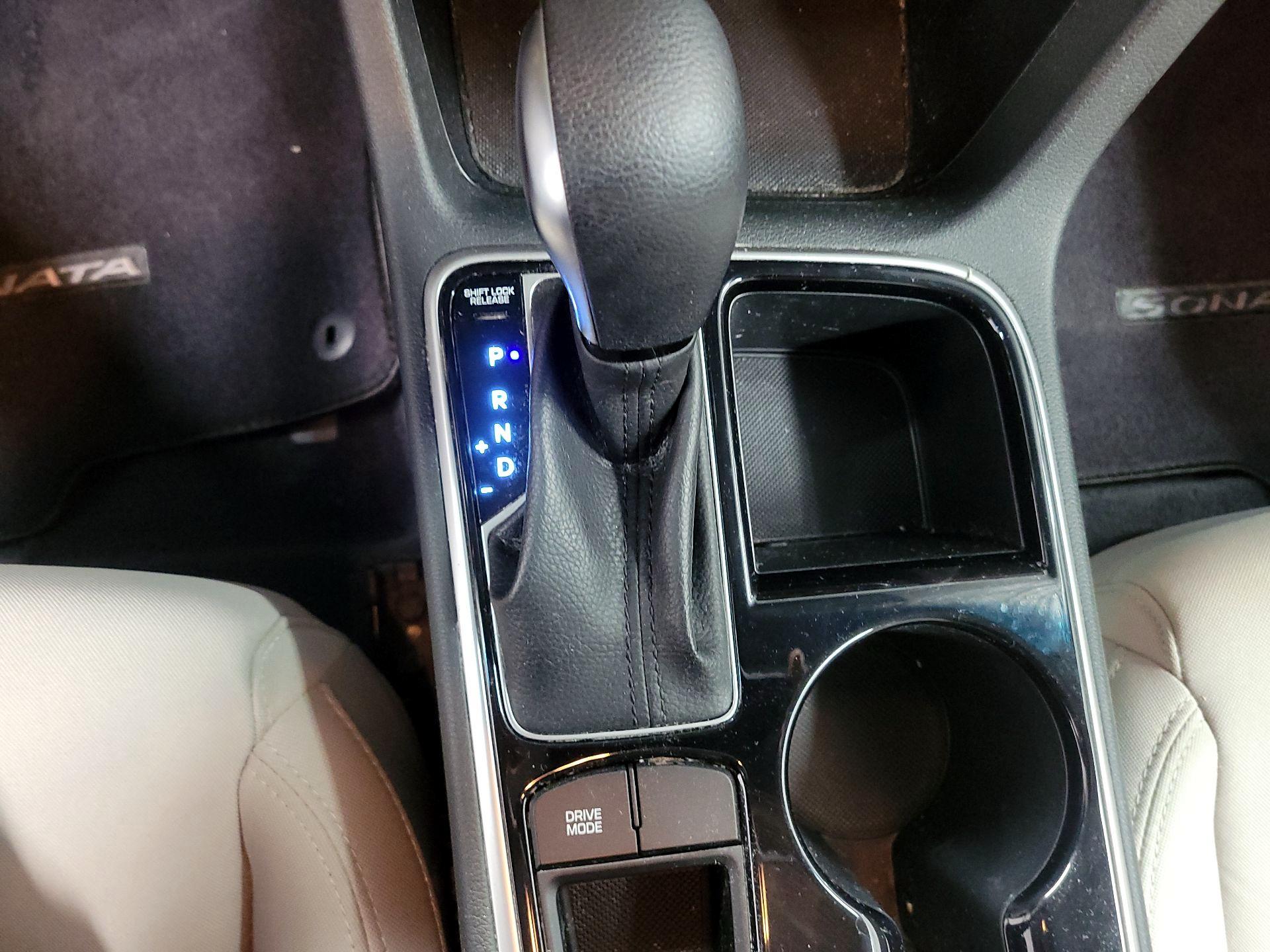 Thumbnail: 2019 Hyundai Sonata - 17