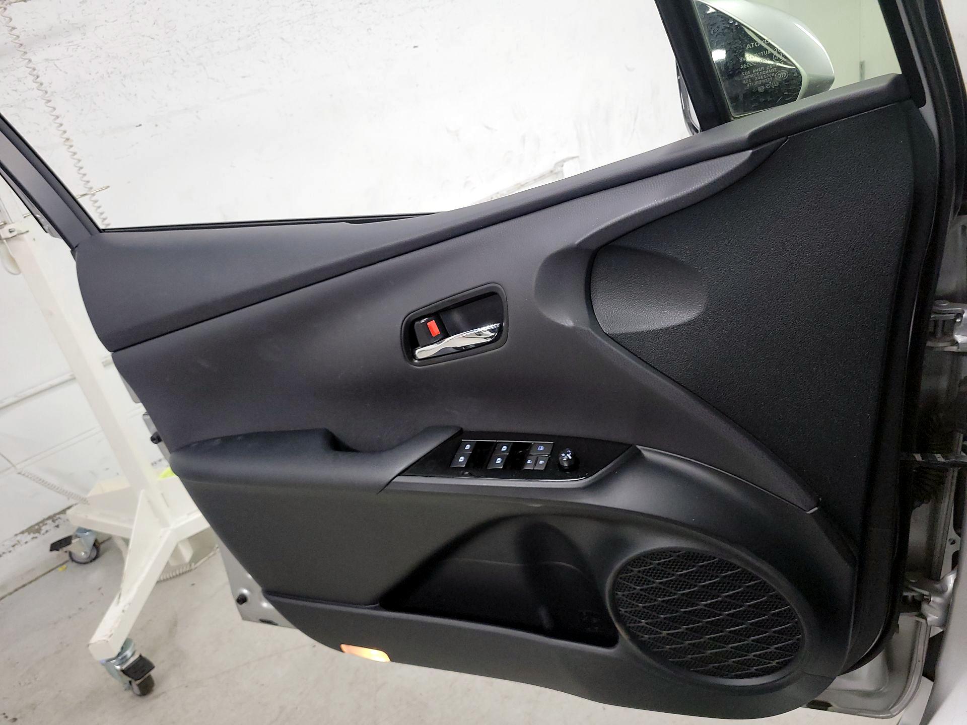 Thumbnail: 2018 Toyota Prius - 12