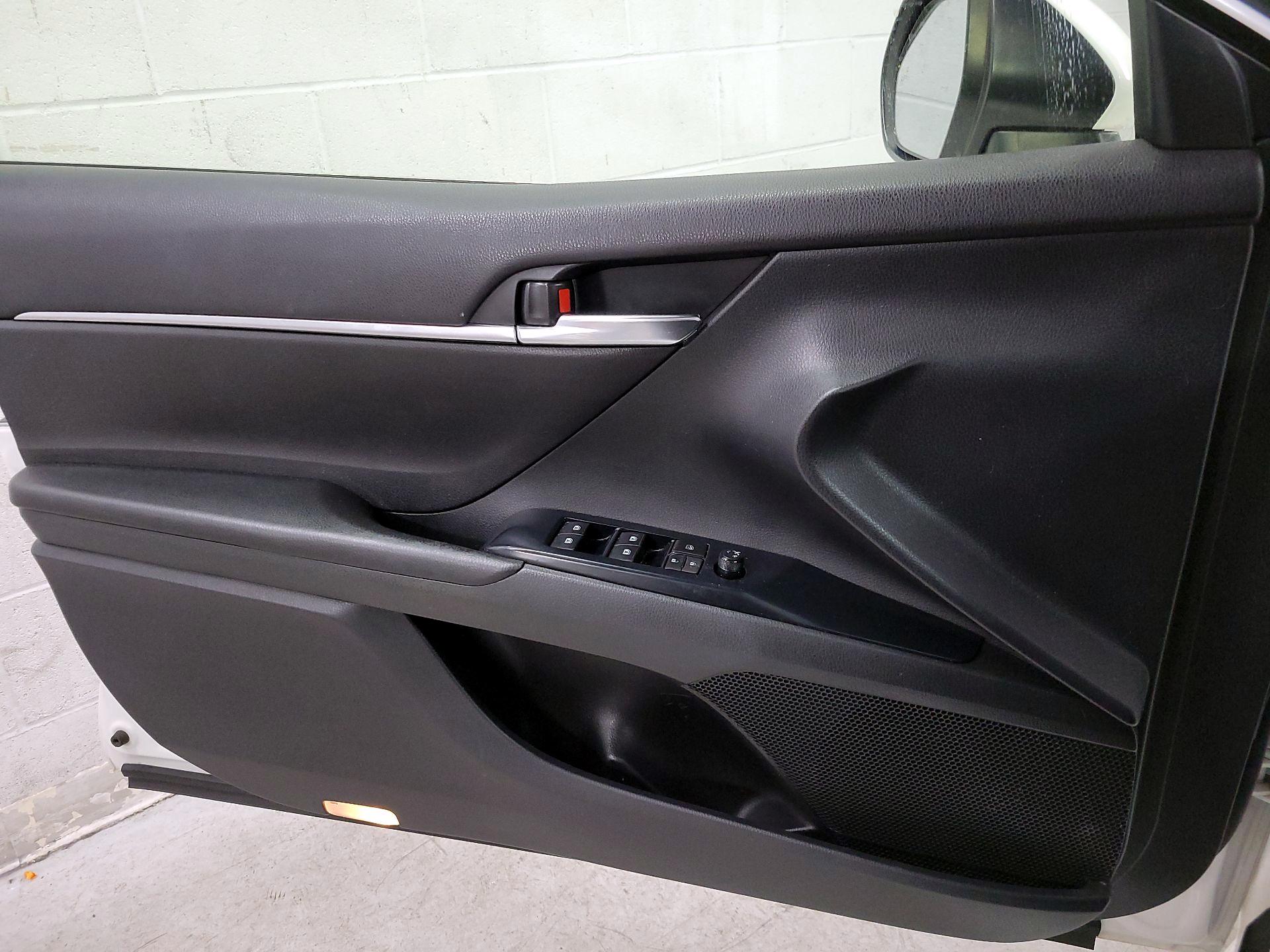 Thumbnail: 2018 Toyota Camry - 12