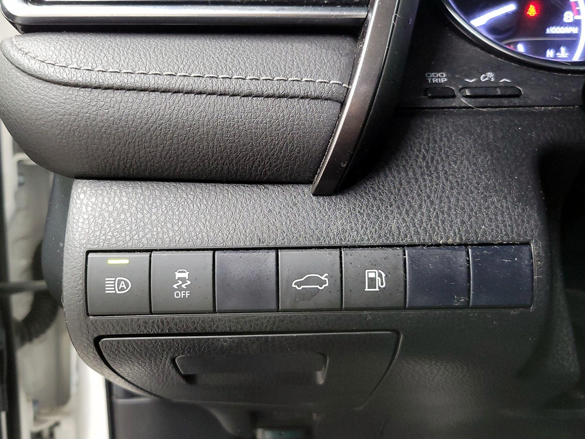 Thumbnail: 2018 Toyota Camry - 13