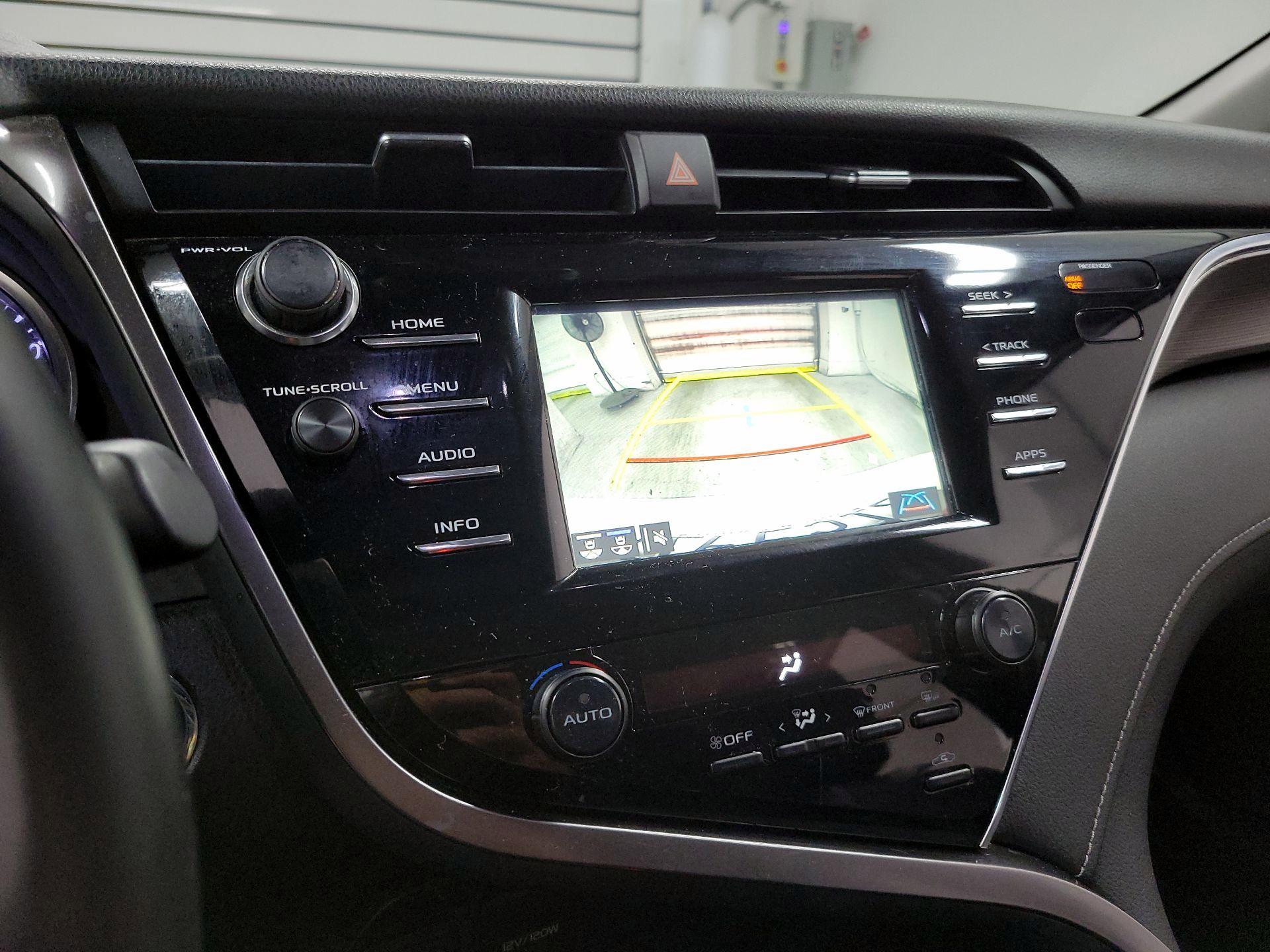 Thumbnail: 2018 Toyota Camry - 14