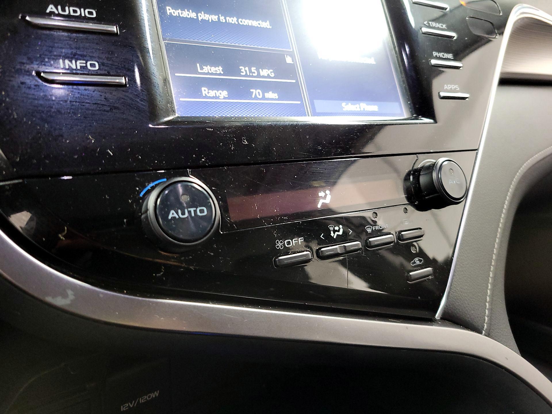 Thumbnail: 2018 Toyota Camry - 16