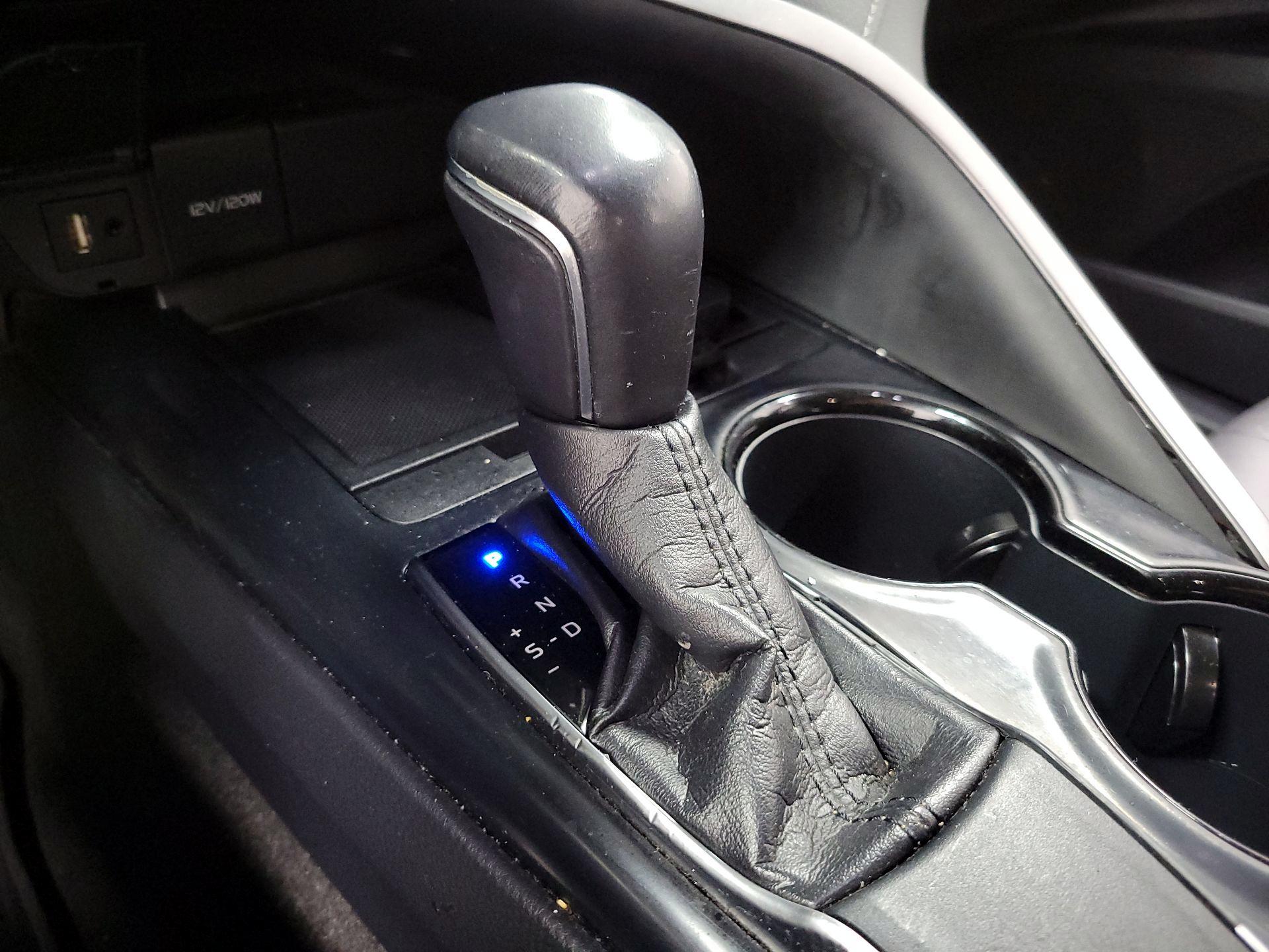 Thumbnail: 2018 Toyota Camry - 17