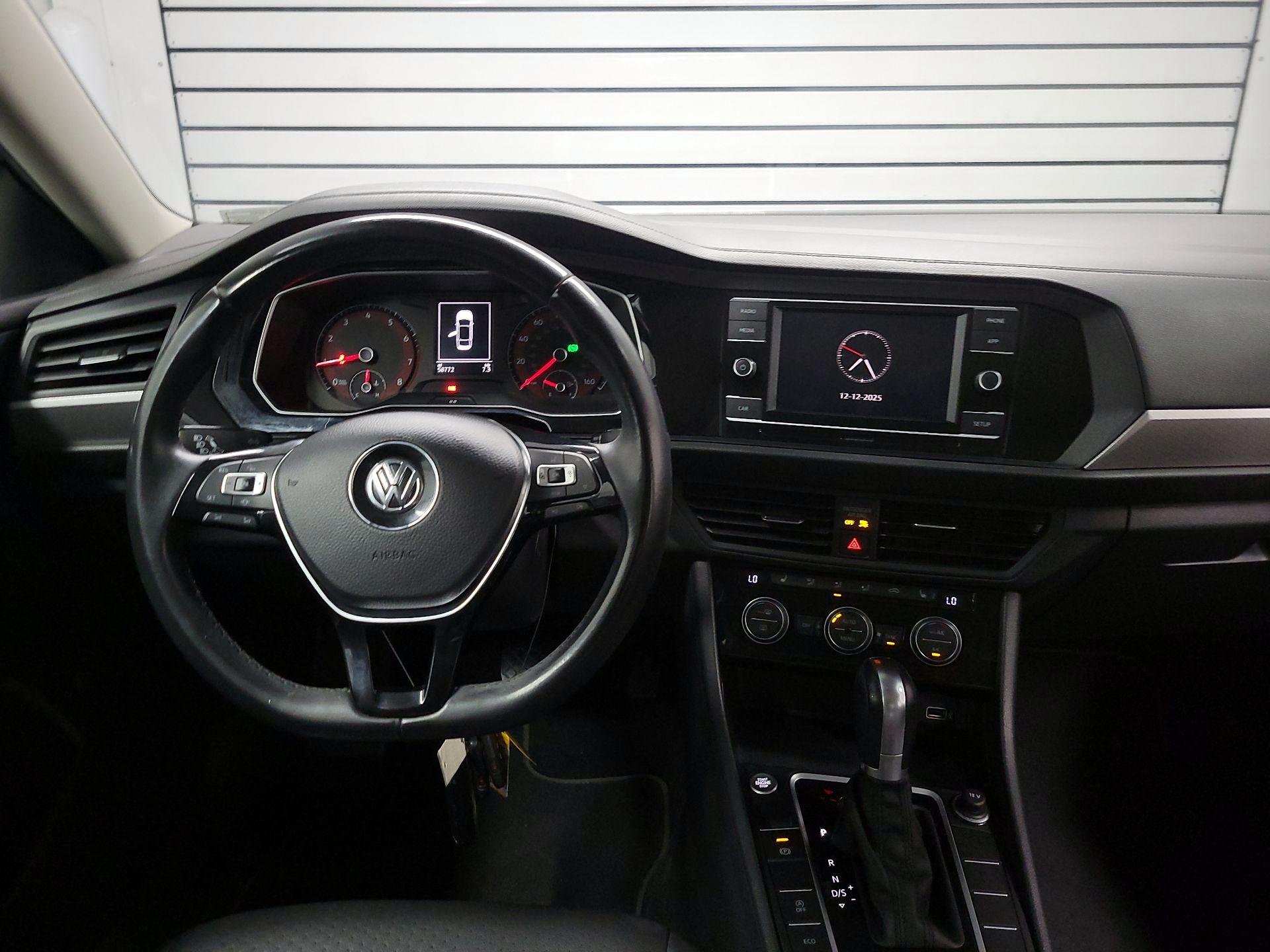 Thumbnail: 2019 Volkswagen Jetta - 9