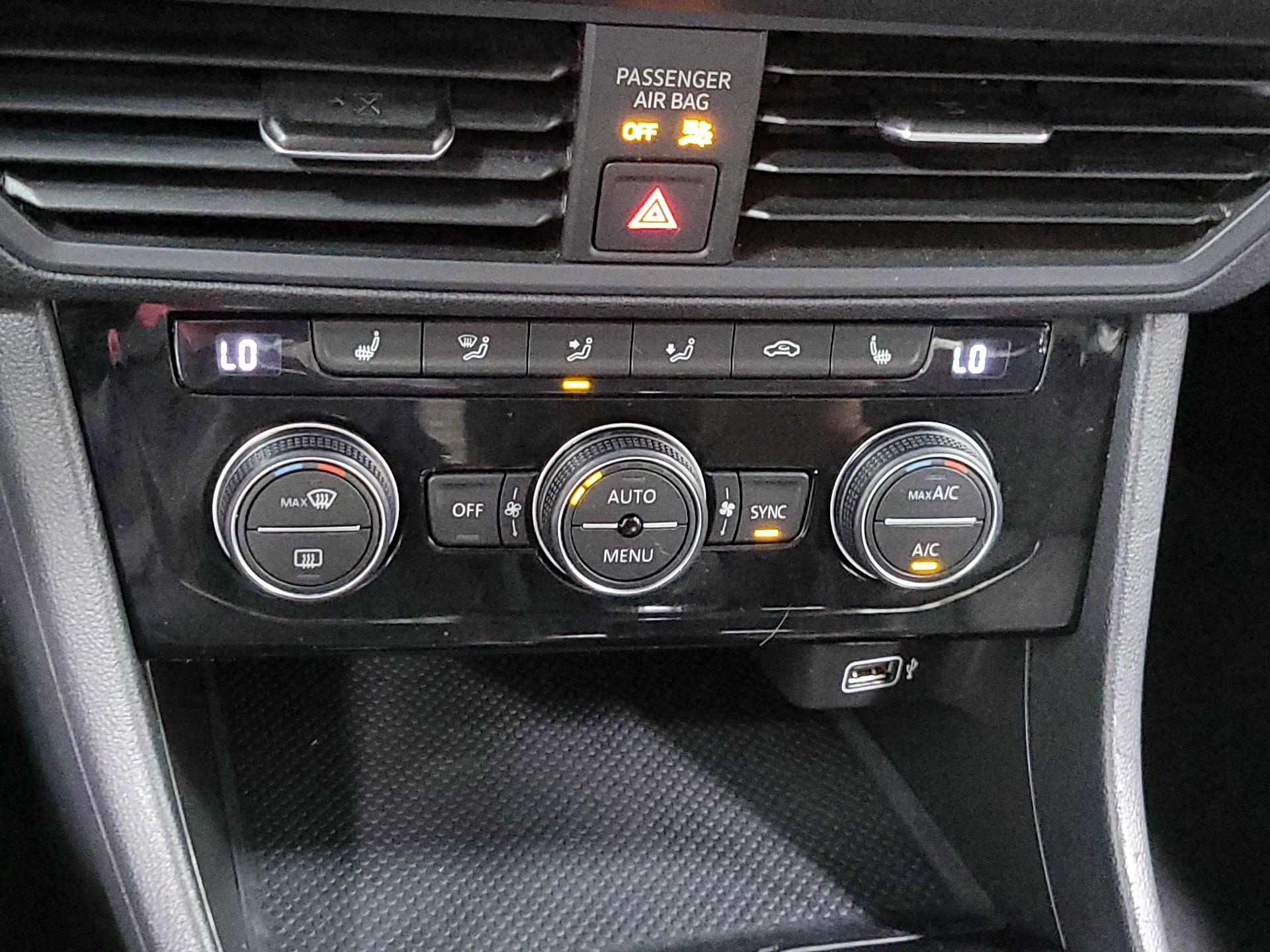 Thumbnail: 2019 Volkswagen Jetta - 15