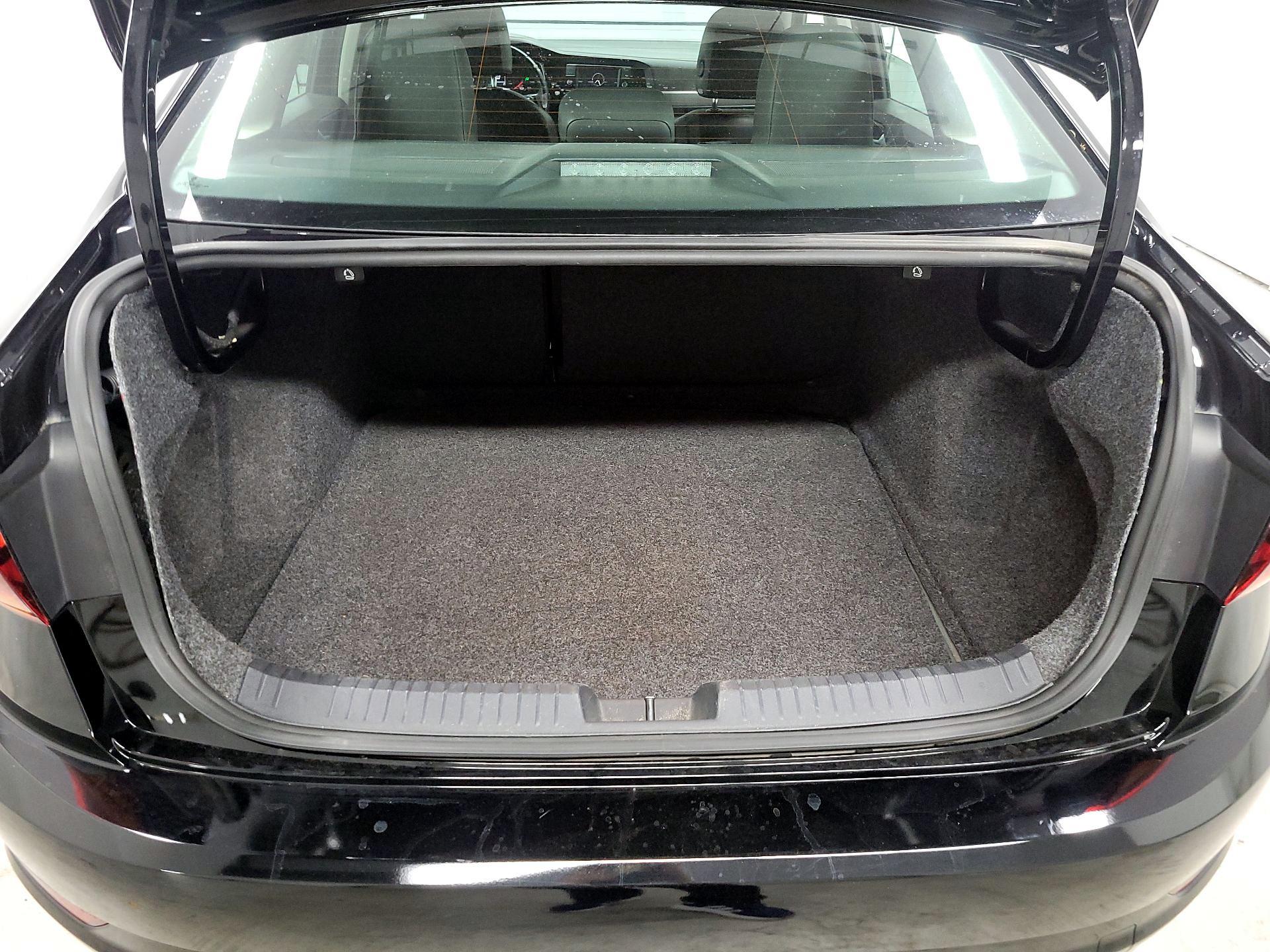 Thumbnail: 2019 Volkswagen Jetta - 18