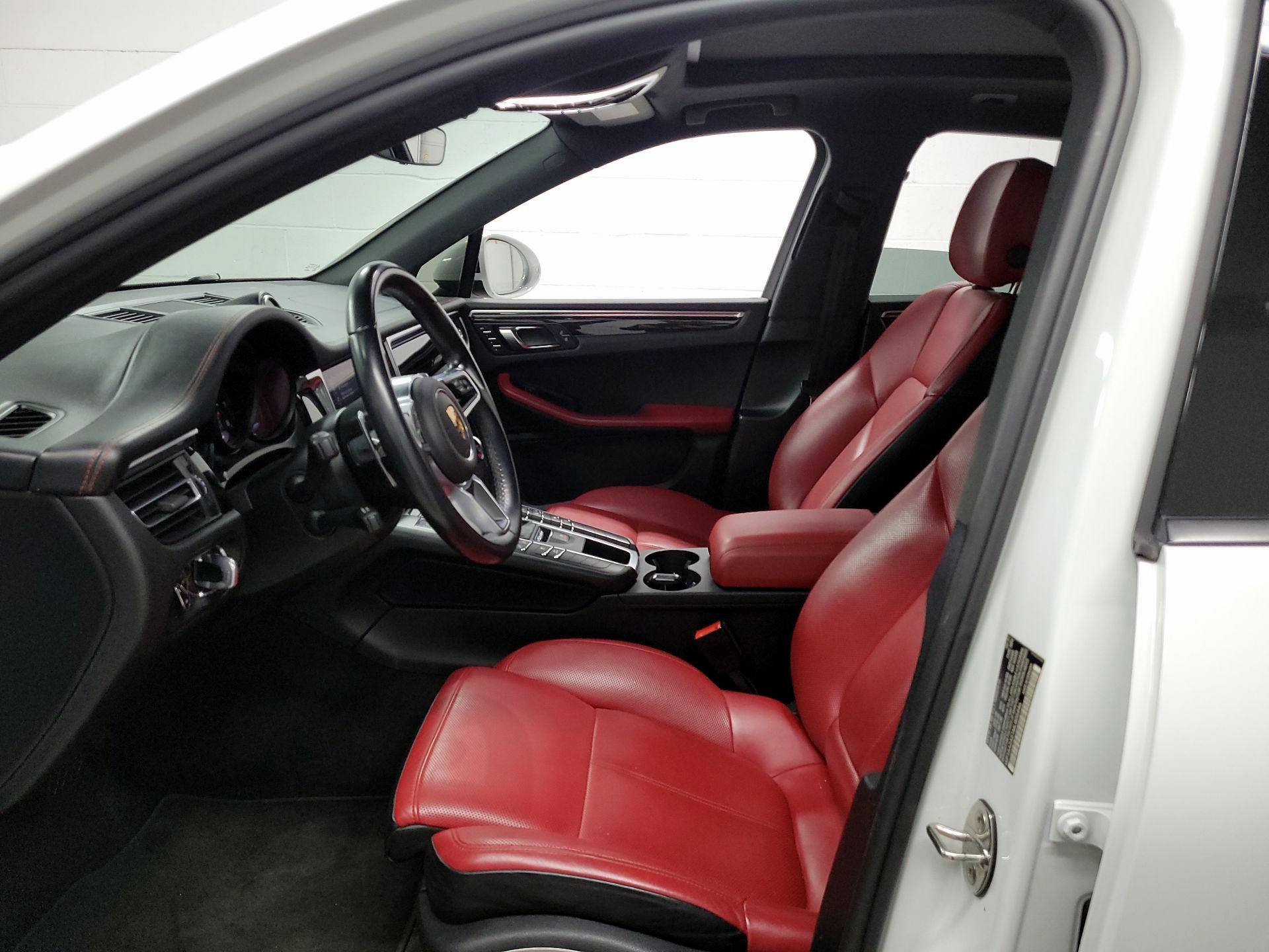 Thumbnail: 2021 Porsche Macan - 9