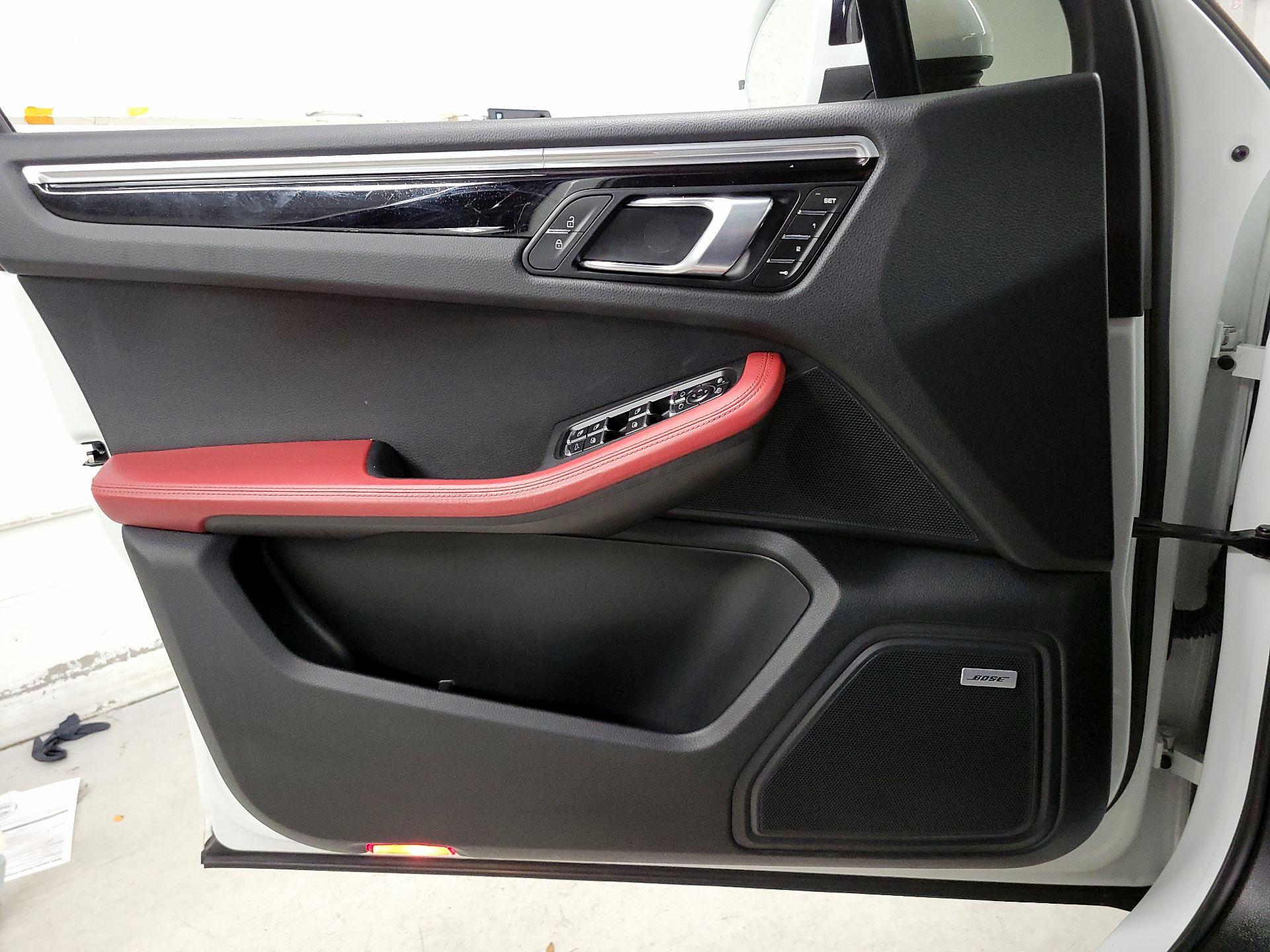 Thumbnail: 2021 Porsche Macan - 10