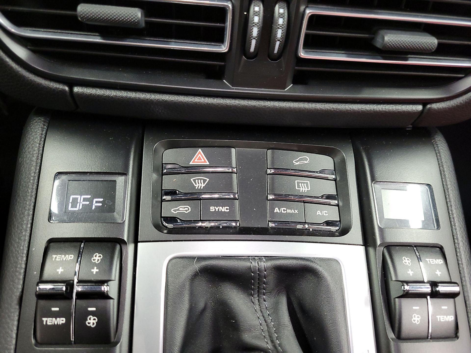 Thumbnail: 2021 Porsche Macan - 13