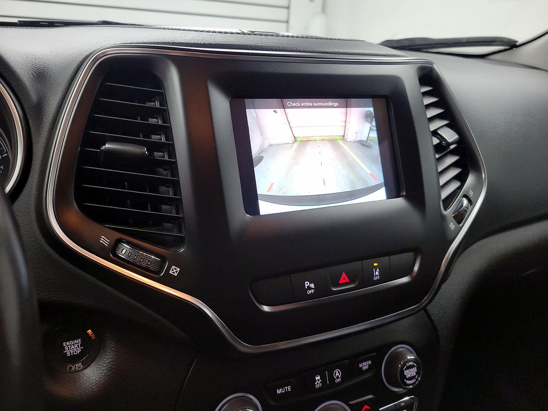 Thumbnail: 2021 Jeep Cherokee - 14