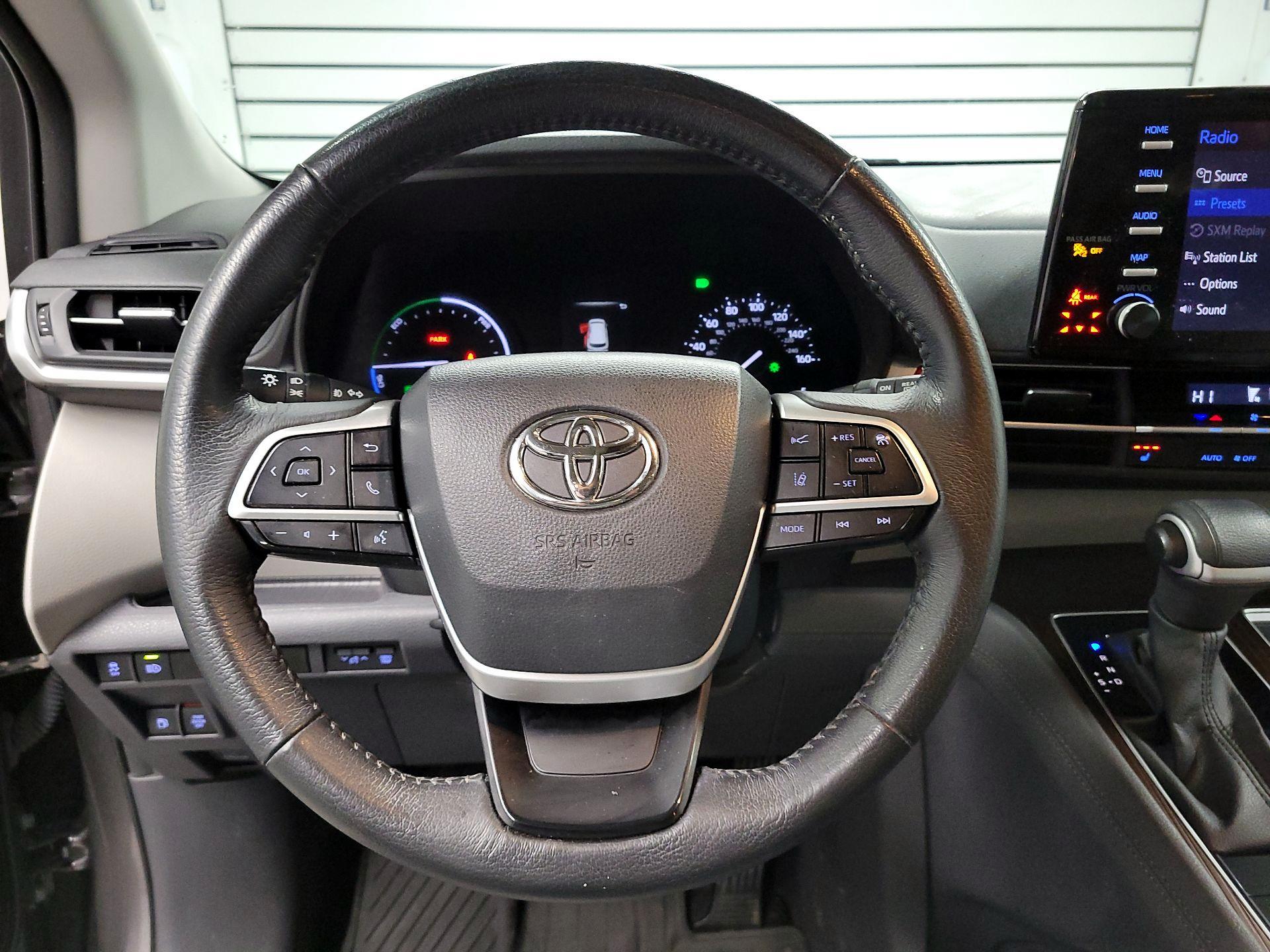 Thumbnail: 2023 Toyota Sienna - 10