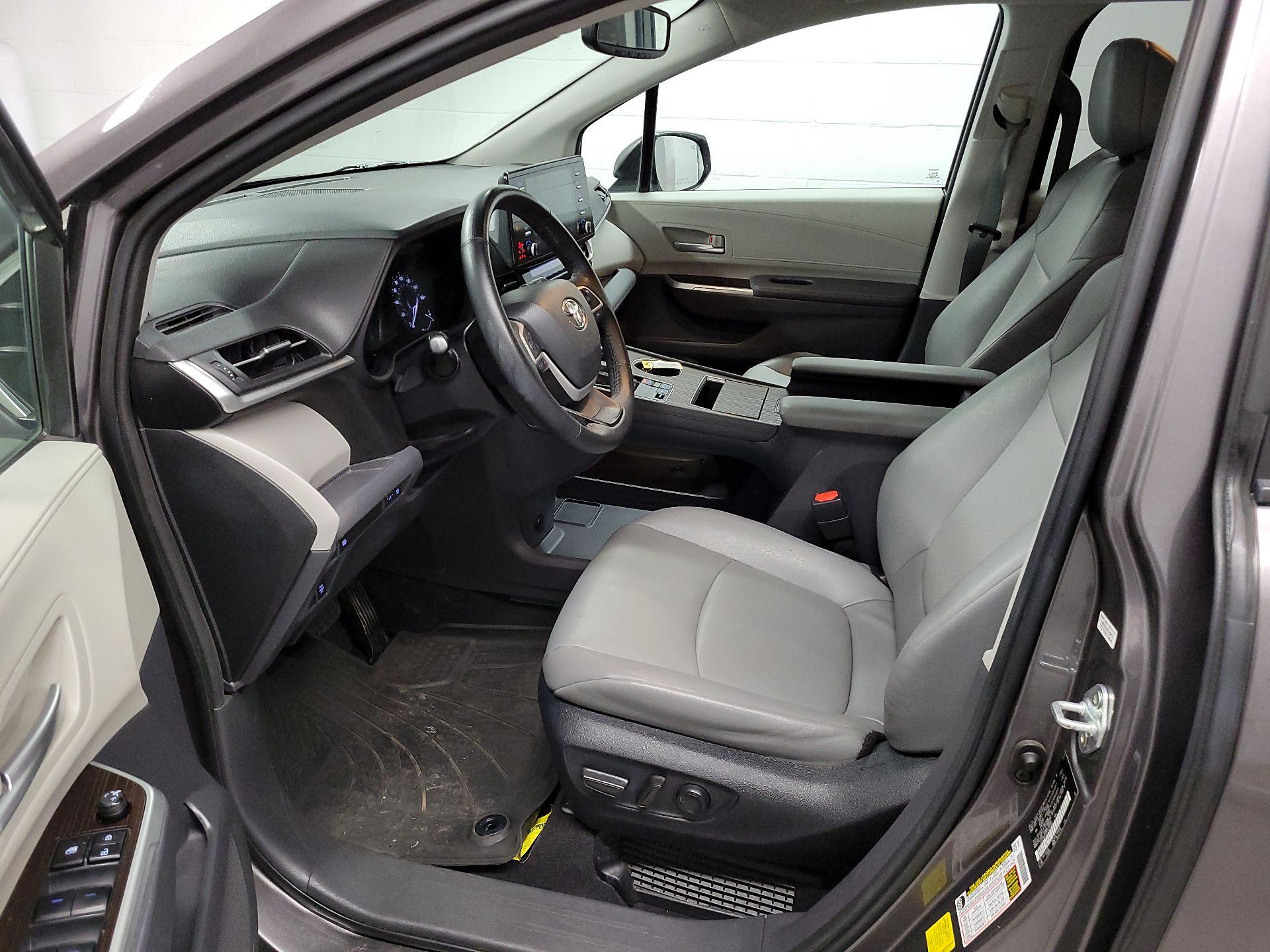 Thumbnail: 2023 Toyota Sienna - 11