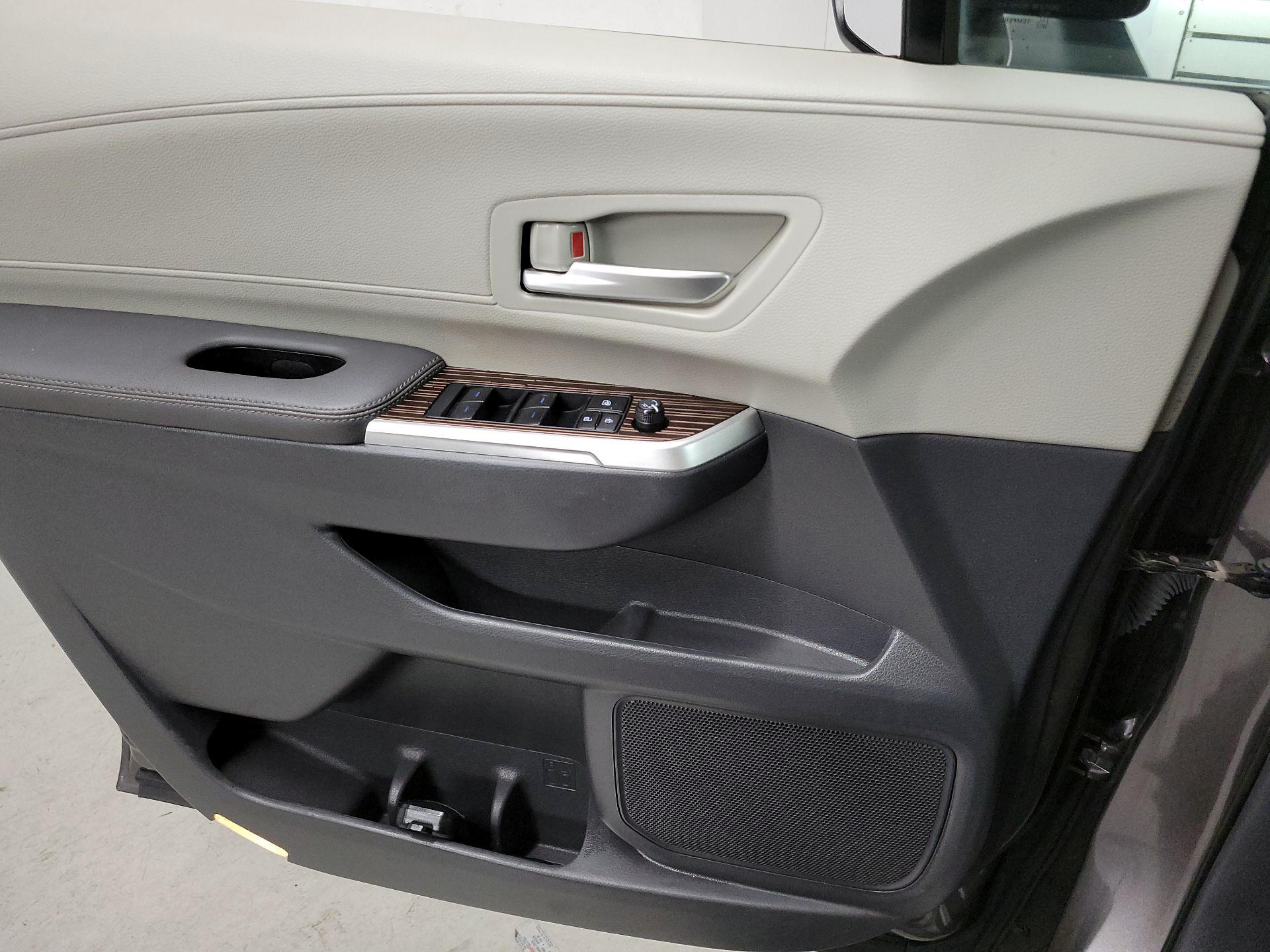 Thumbnail: 2023 Toyota Sienna - 12