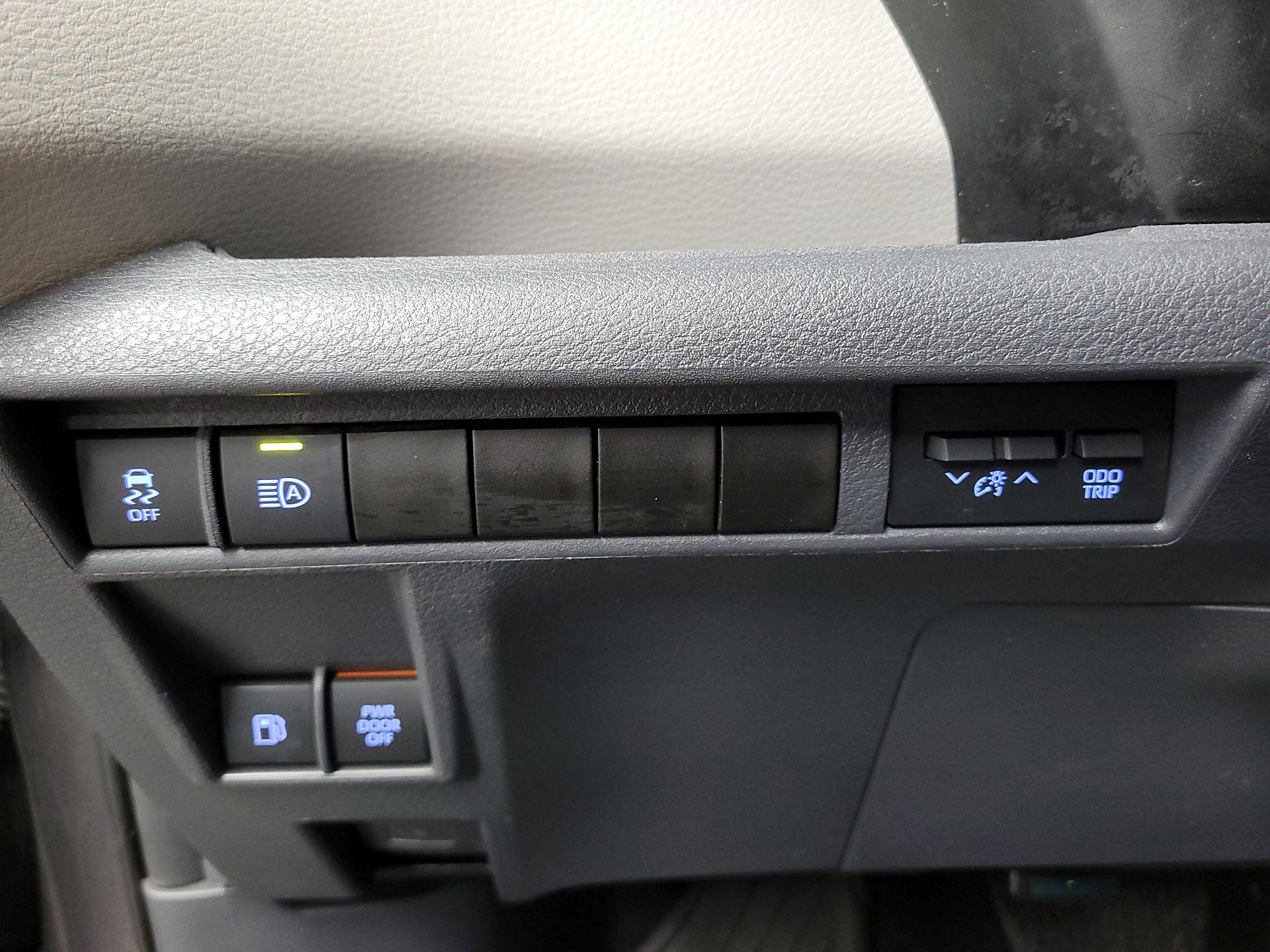 Thumbnail: 2023 Toyota Sienna - 13