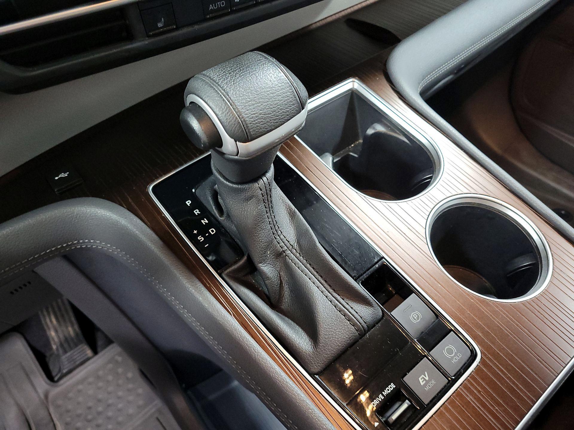 Thumbnail: 2023 Toyota Sienna - 17