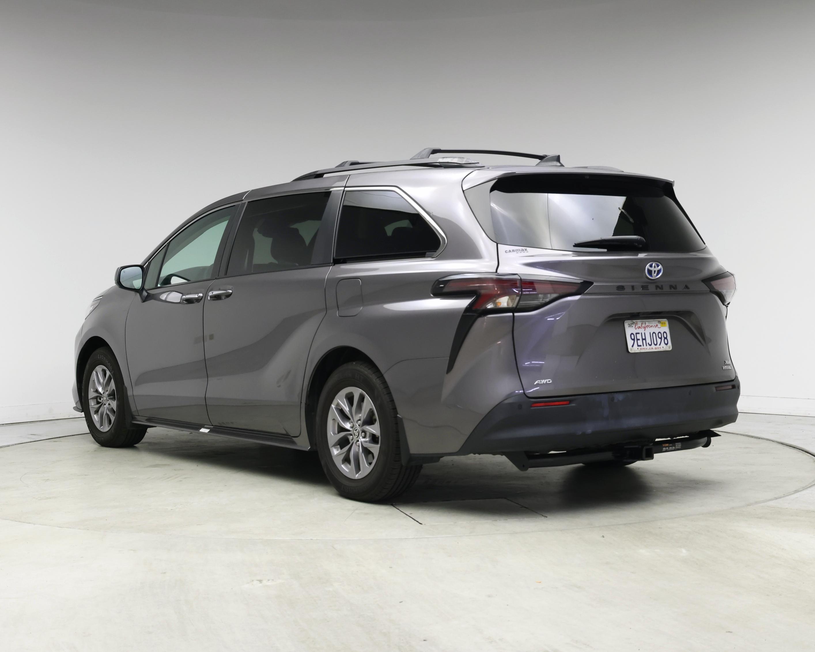 Thumbnail: 2023 Toyota Sienna - 2