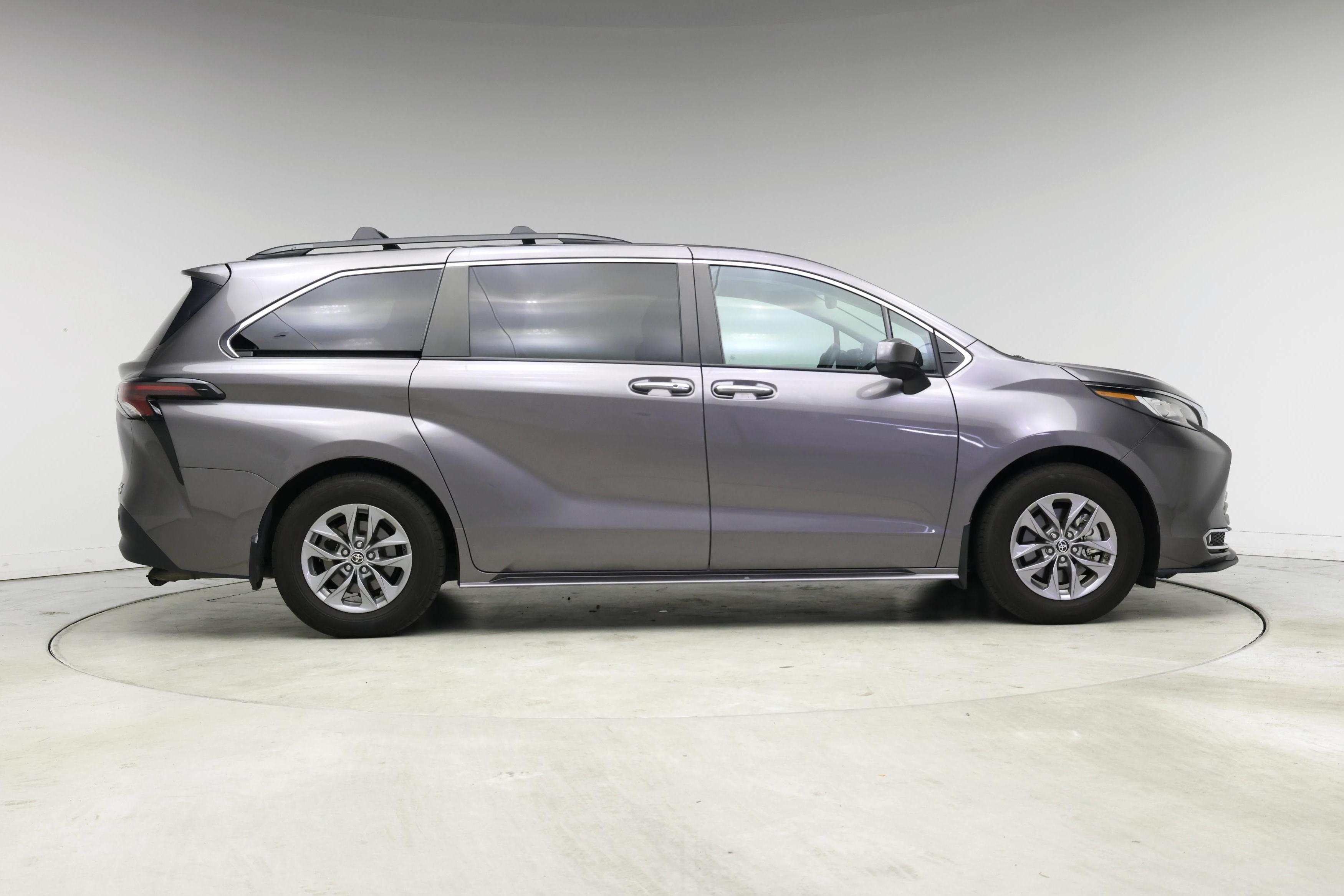 Thumbnail: 2023 Toyota Sienna - 7