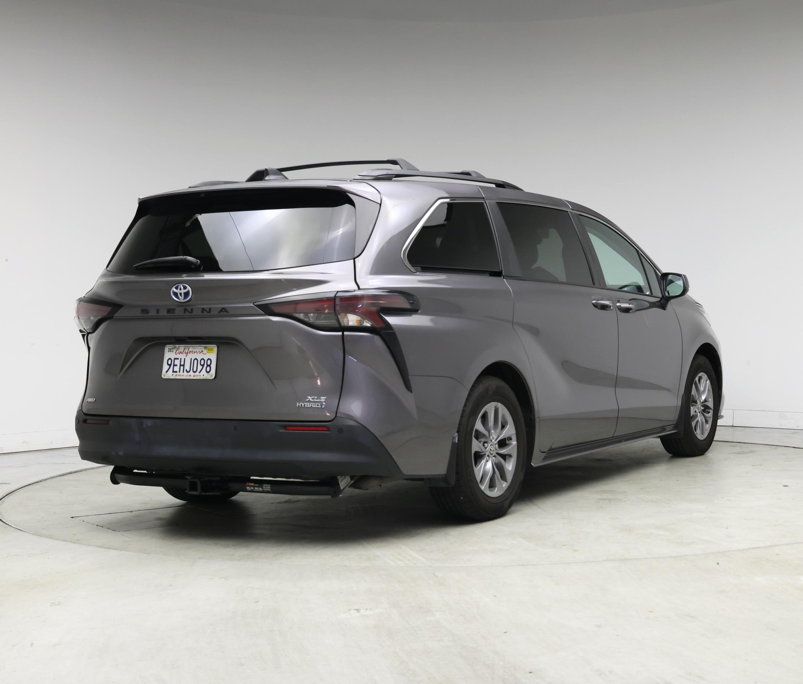 Thumbnail: 2023 Toyota Sienna - 8