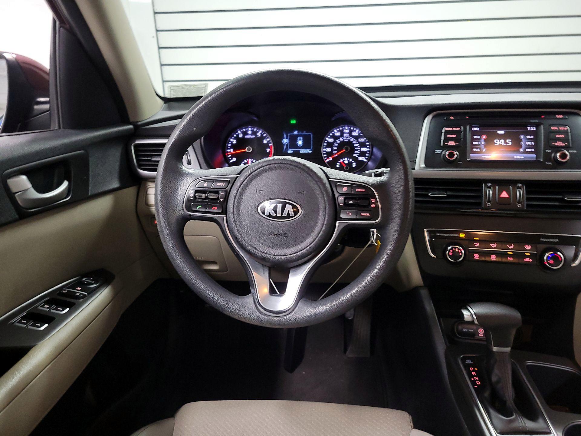 Thumbnail: 2017 Kia Optima - 10