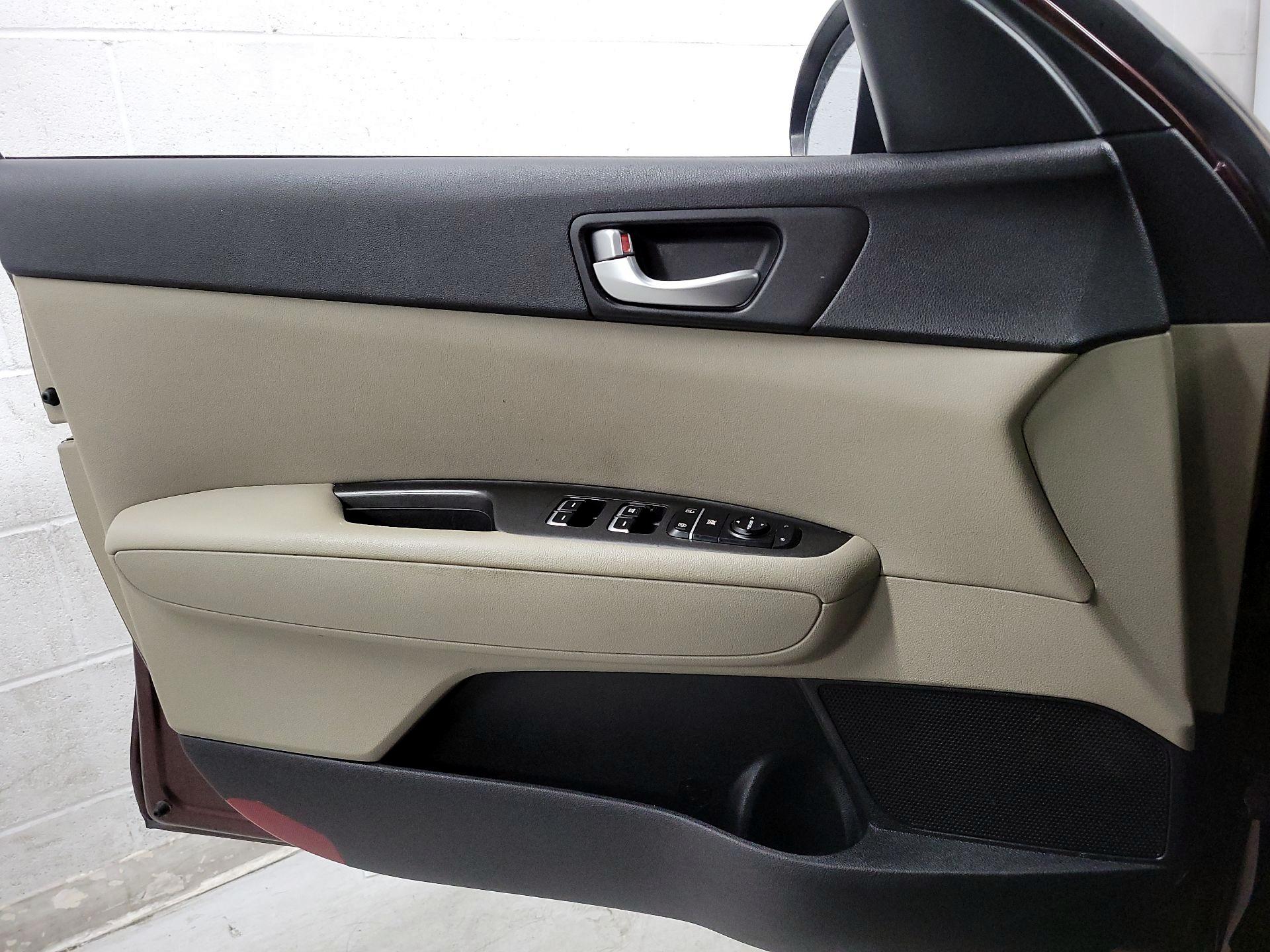 Thumbnail: 2017 Kia Optima - 12