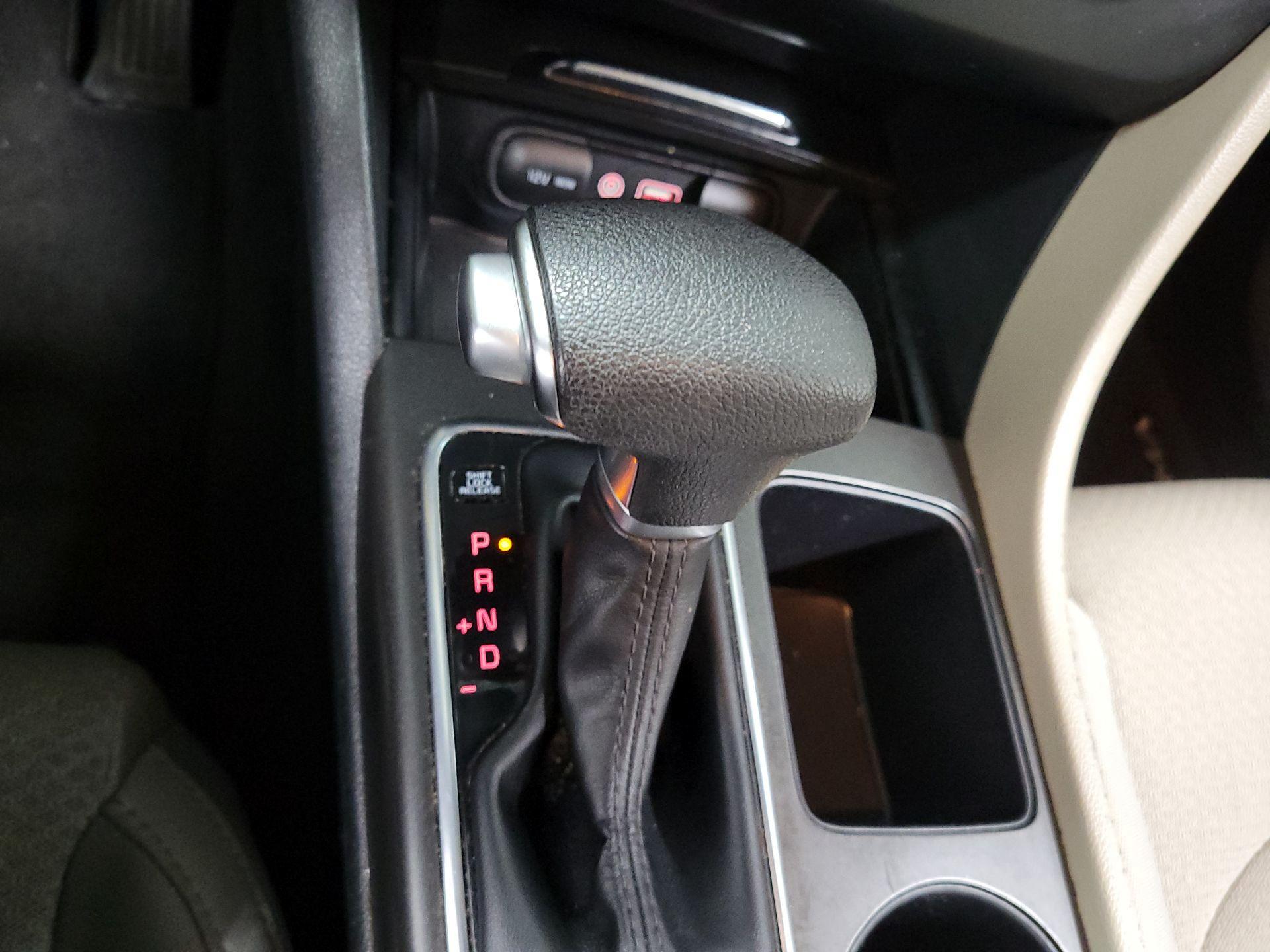 Thumbnail: 2017 Kia Optima - 16