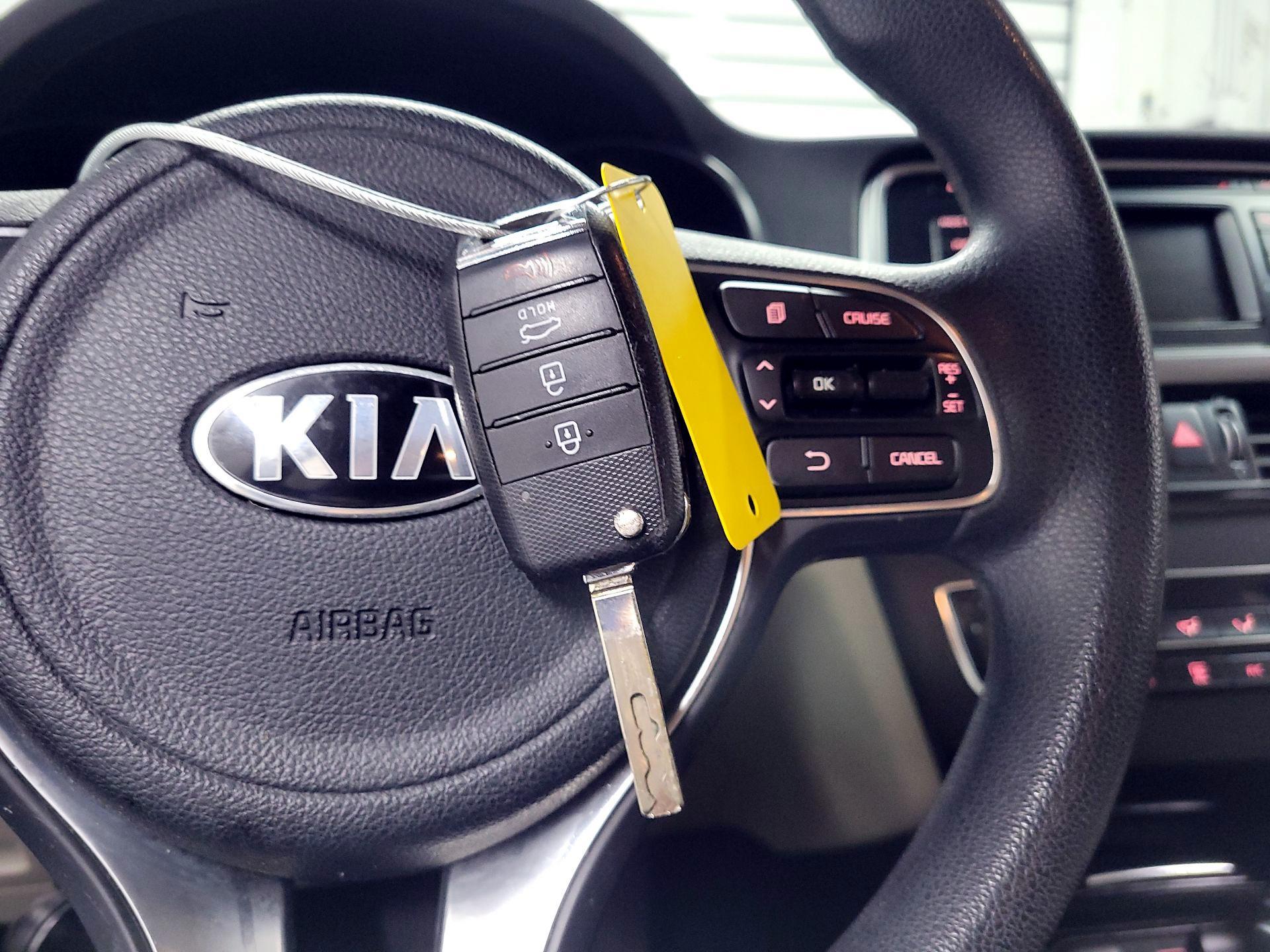 Thumbnail: 2017 Kia Optima - 20