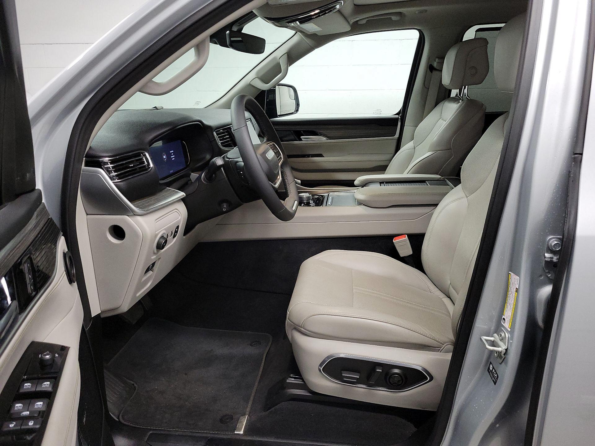 Thumbnail: 2024 Jeep Wagoneer - 9