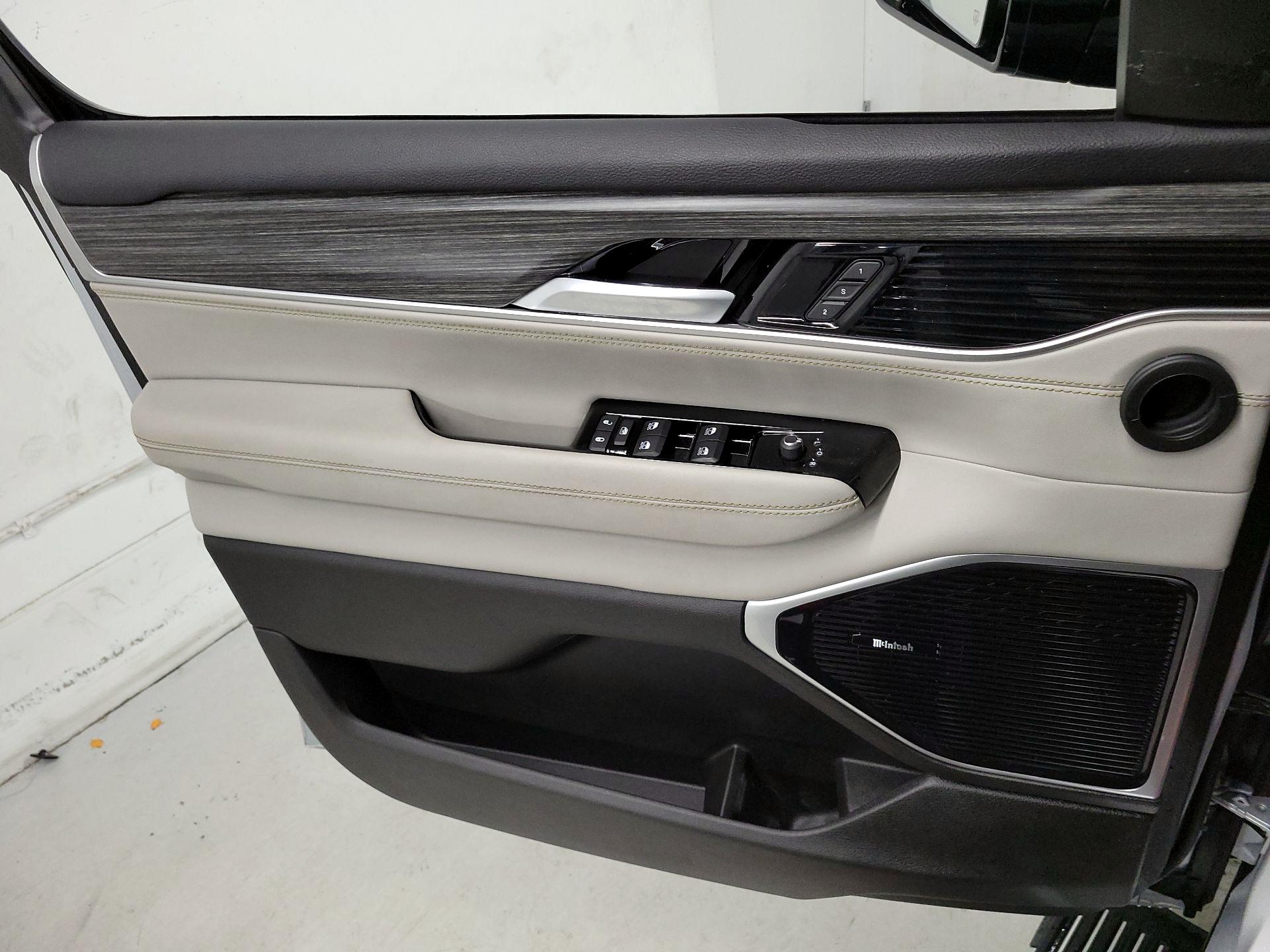 Thumbnail: 2024 Jeep Wagoneer - 10