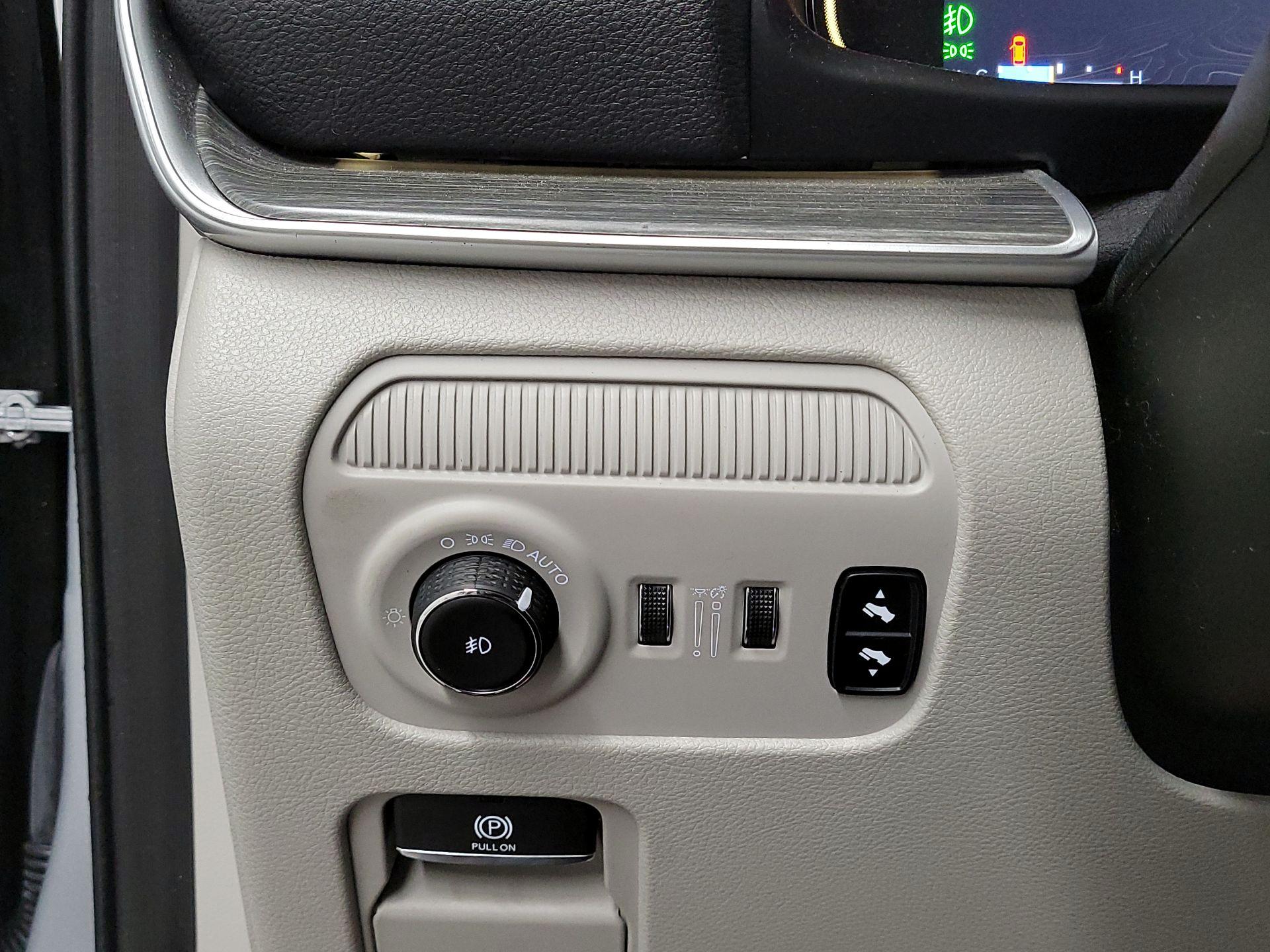 Thumbnail: 2024 Jeep Wagoneer - 11