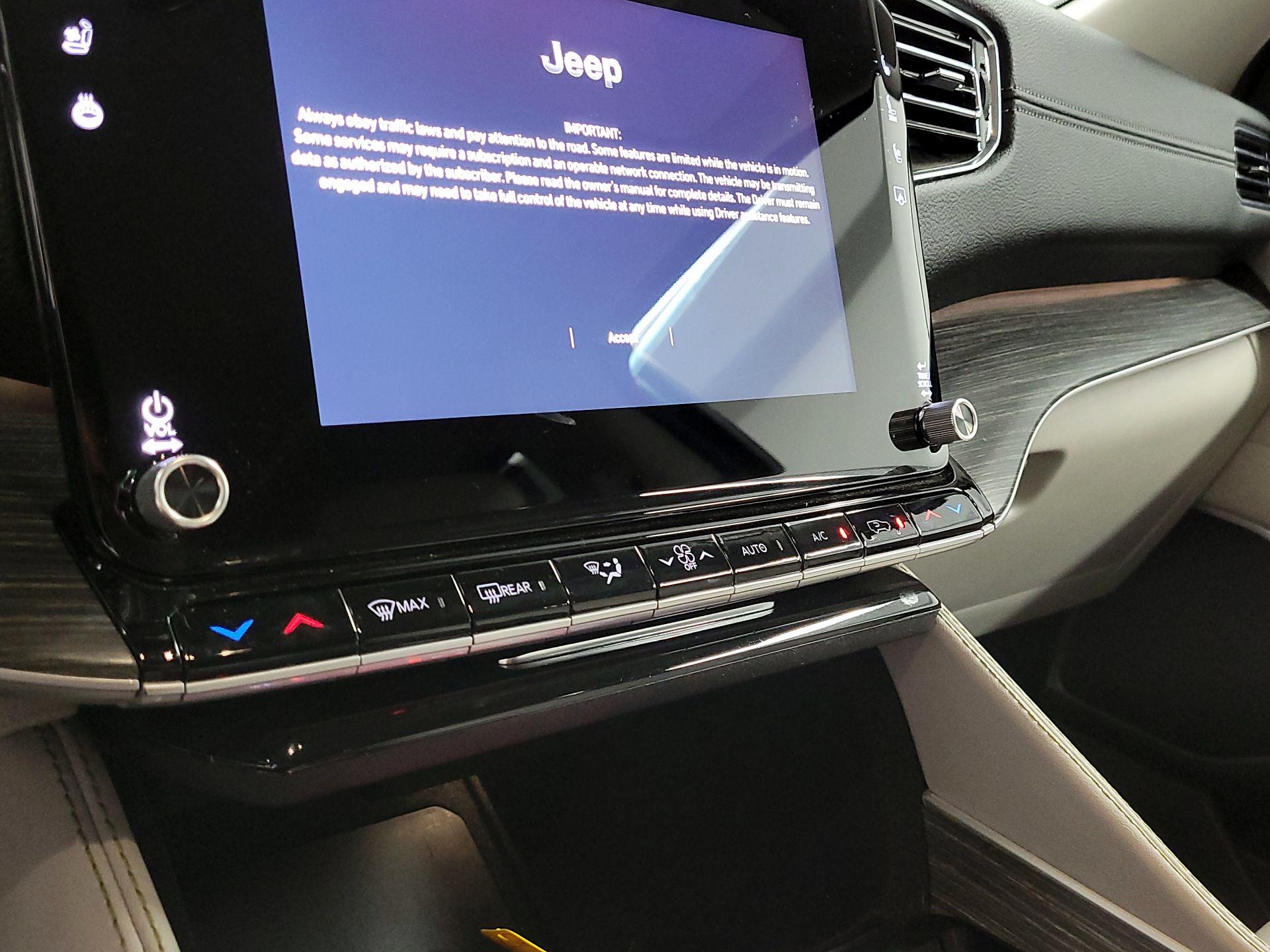 Thumbnail: 2024 Jeep Wagoneer - 14