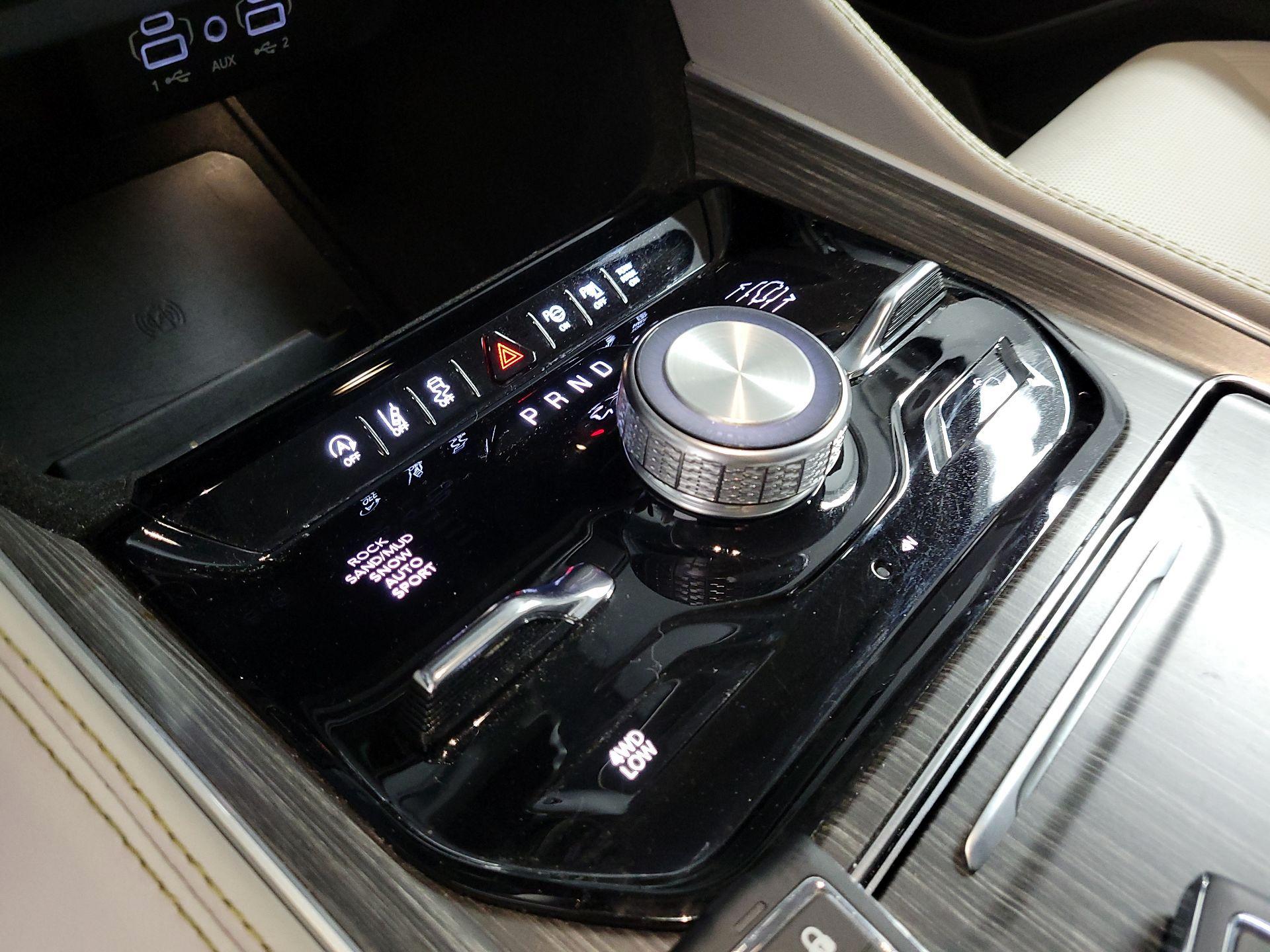 Thumbnail: 2024 Jeep Wagoneer - 15