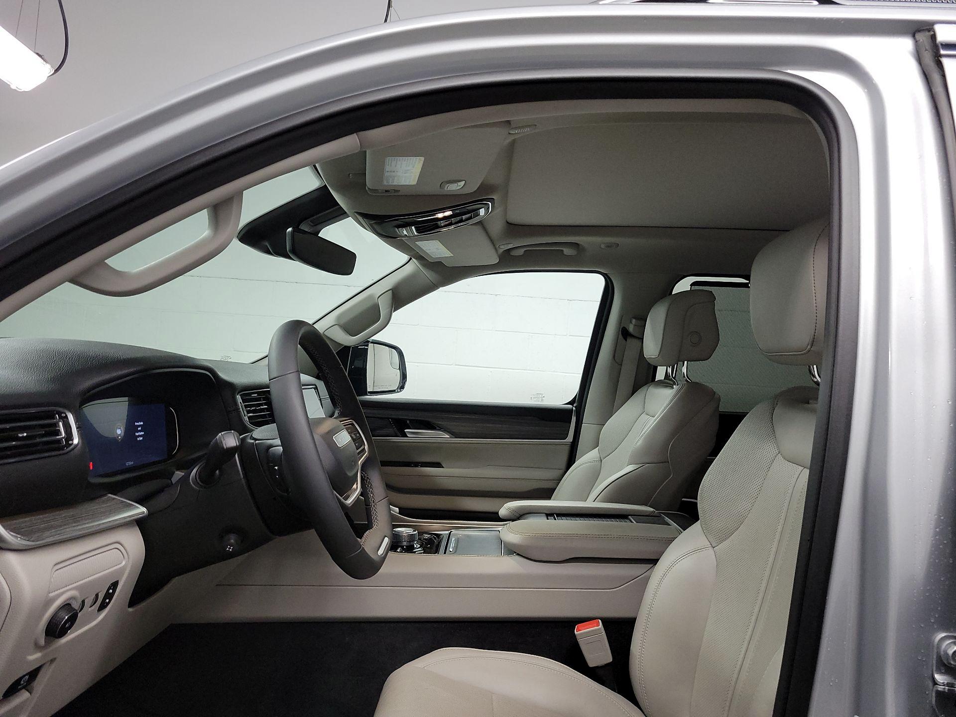 Thumbnail: 2024 Jeep Wagoneer - 16