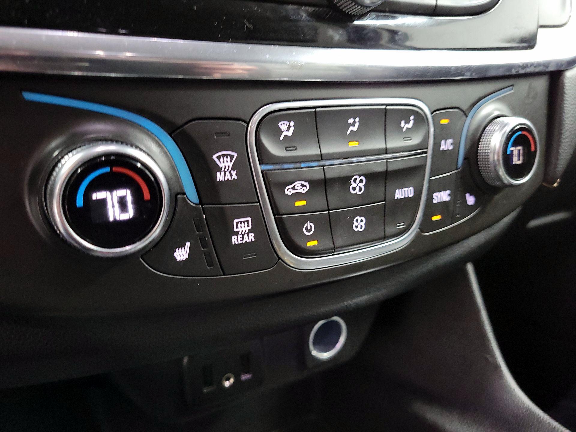 Thumbnail: 2019 Chevrolet Traverse - 16