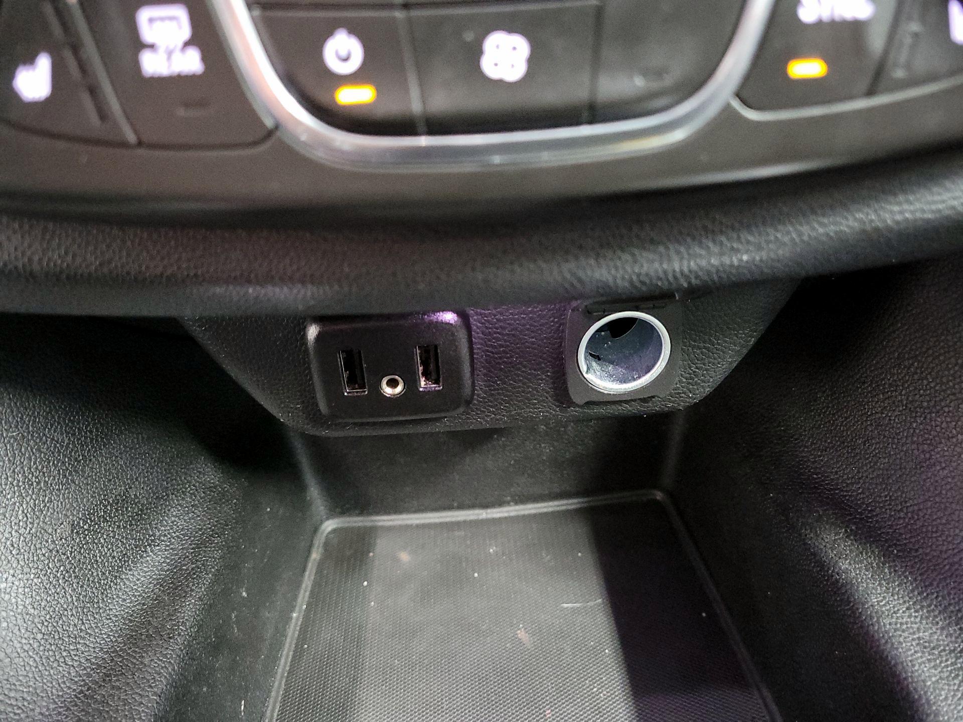 Thumbnail: 2019 Chevrolet Traverse - 18