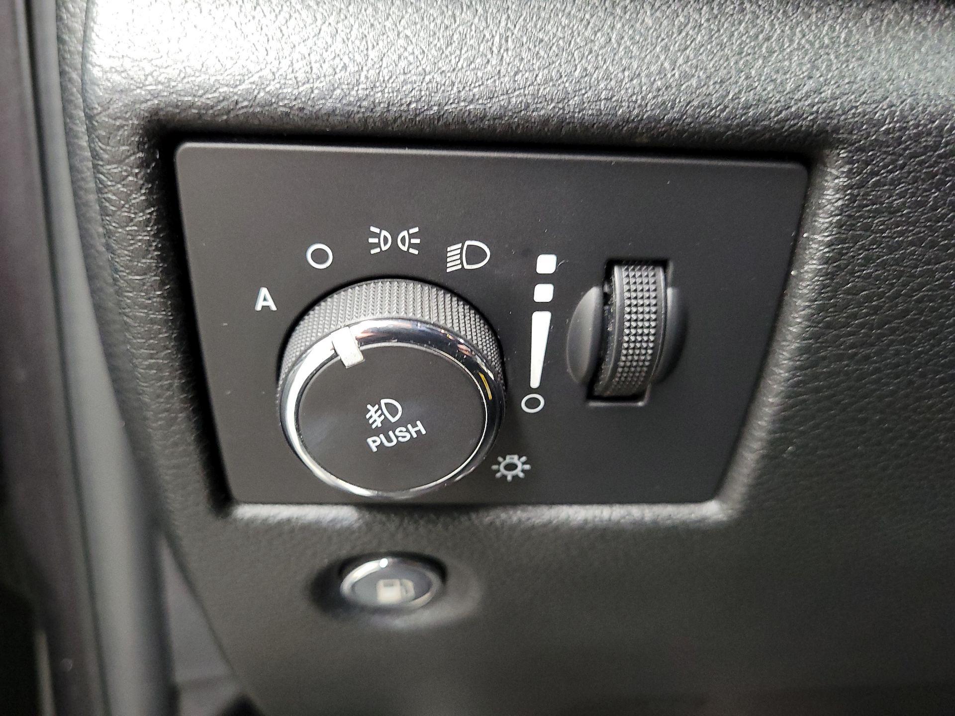 Thumbnail: 2015 Jeep Grand Cherokee - 13