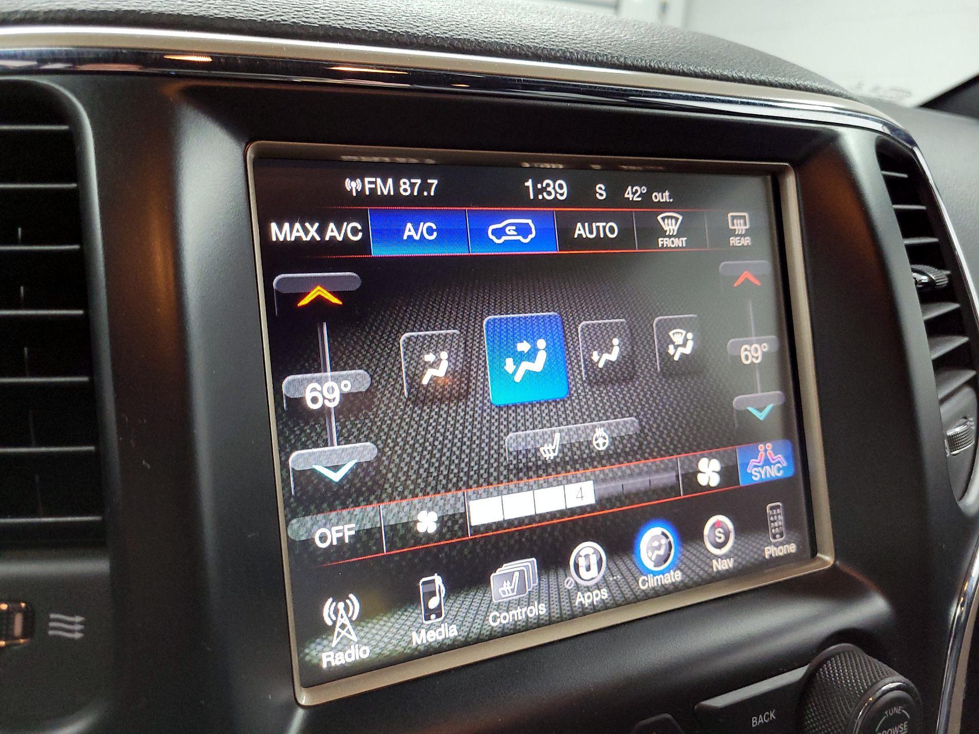 Thumbnail: 2015 Jeep Grand Cherokee - 17