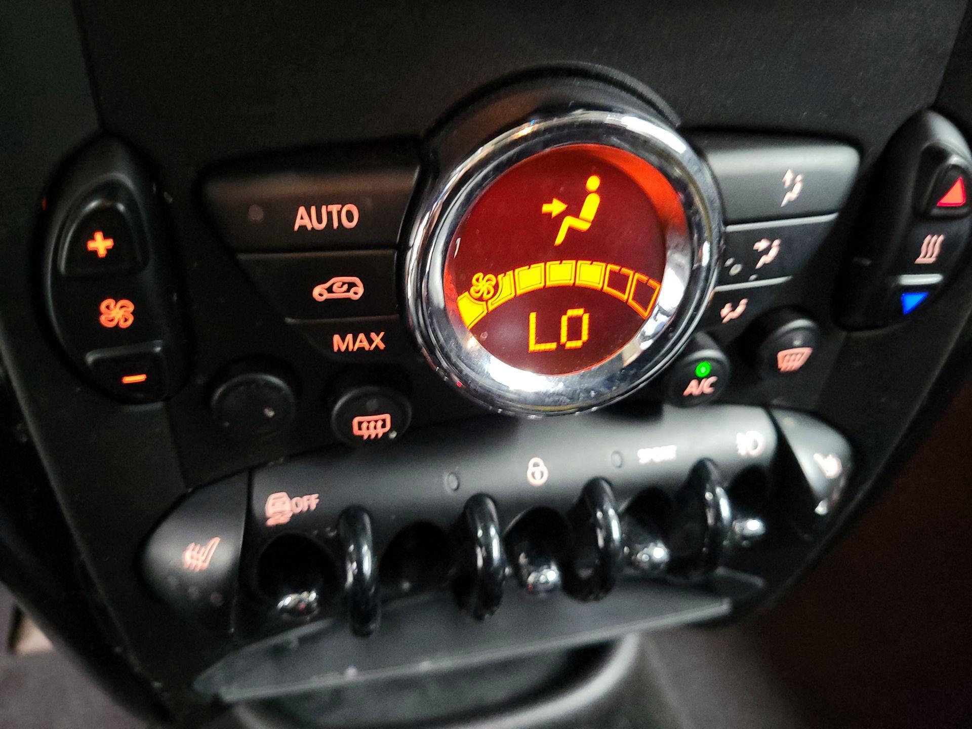 Thumbnail: 2015 MINI Cooper Countryman - 14