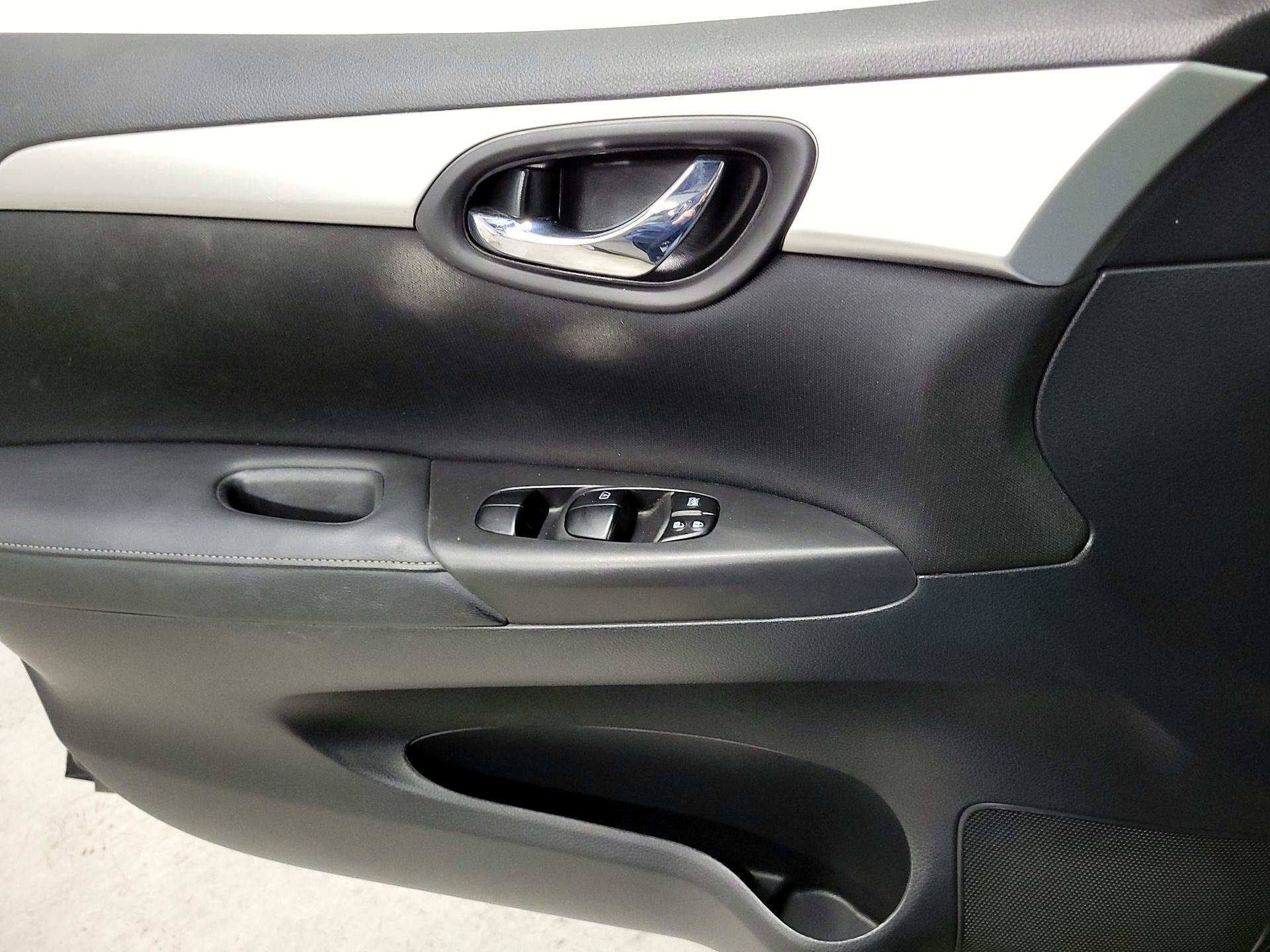 Thumbnail: 2017 Nissan Sentra - 12