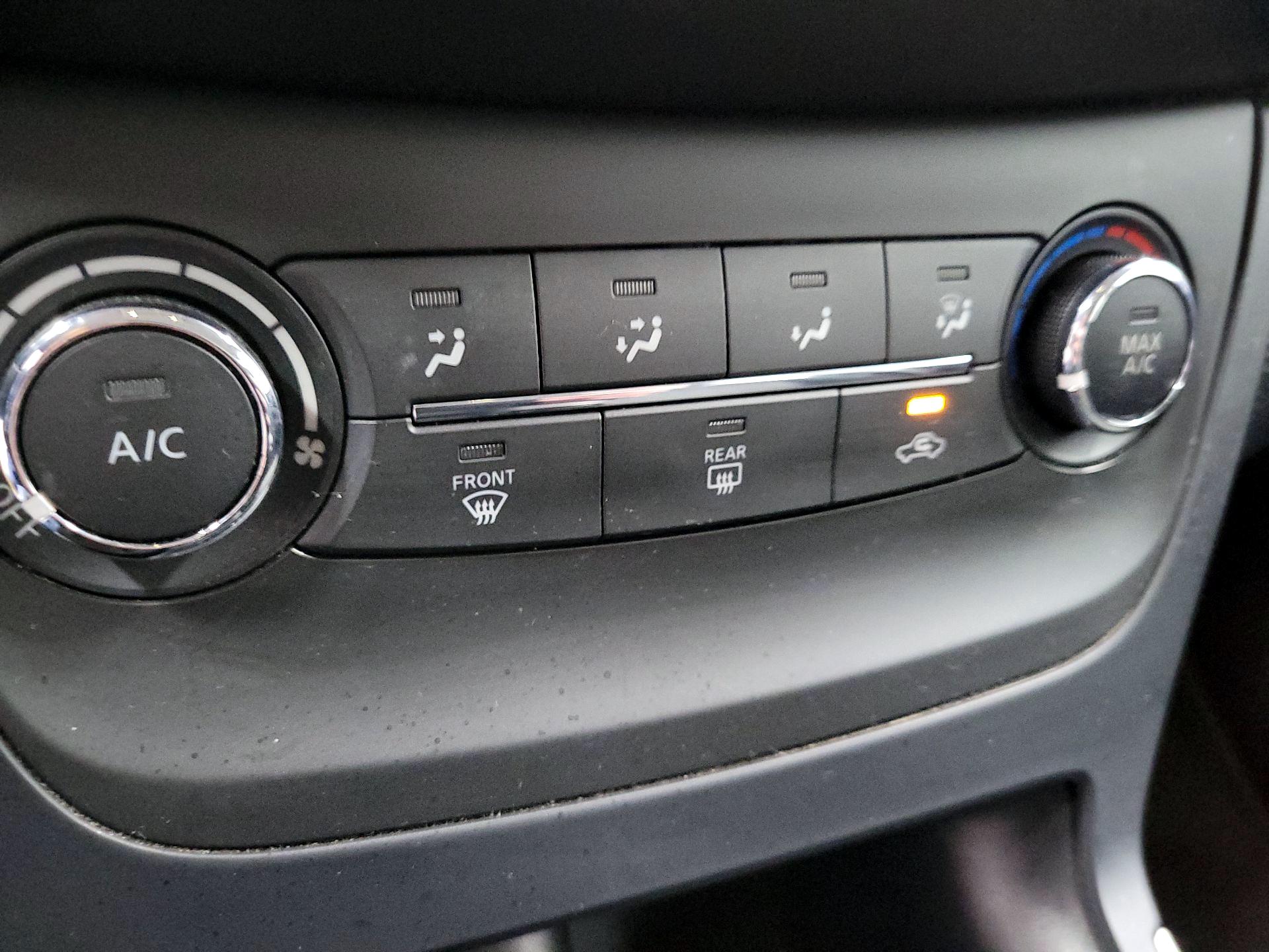 Thumbnail: 2017 Nissan Sentra - 15