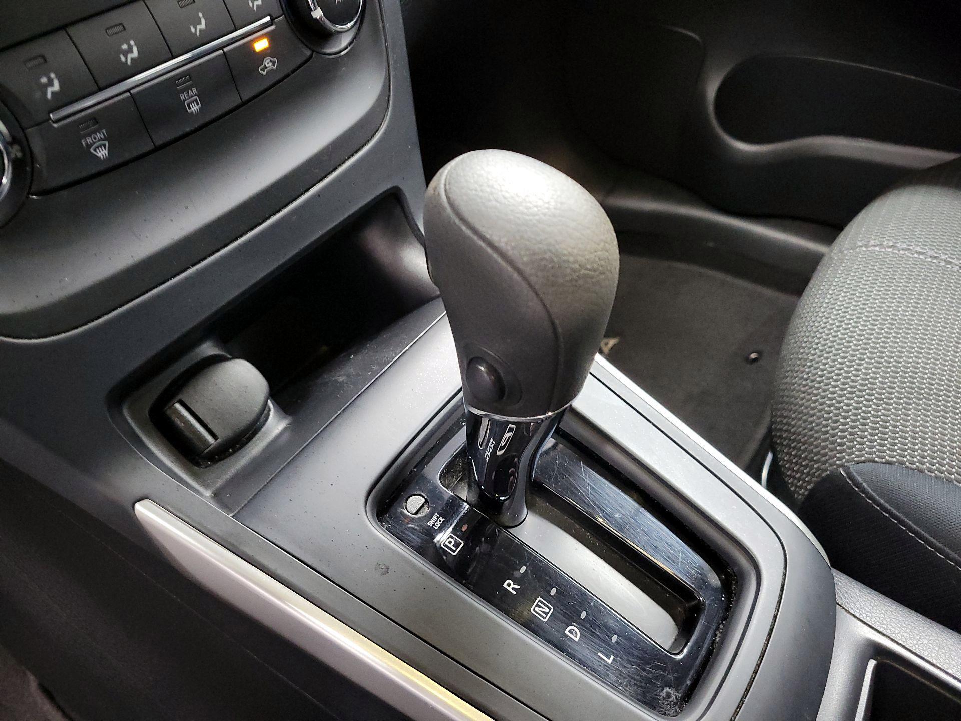 Thumbnail: 2017 Nissan Sentra - 16